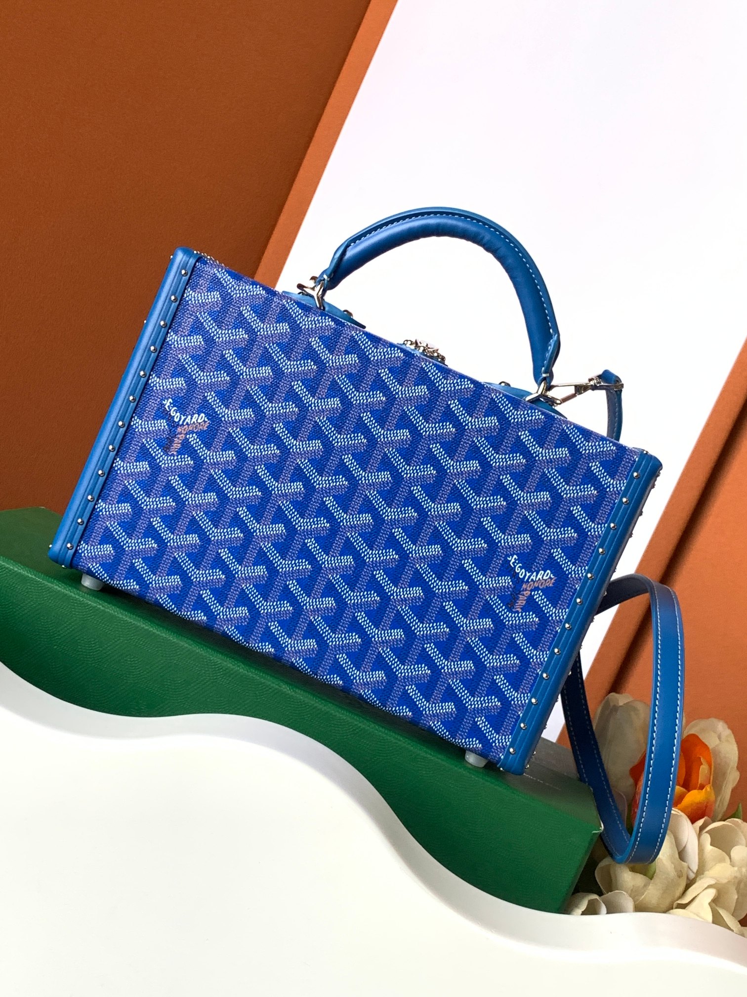 Goyard Grand Hôtel 盒子包表达了对 Goyard 之家珍视的制箱工艺的致敬
