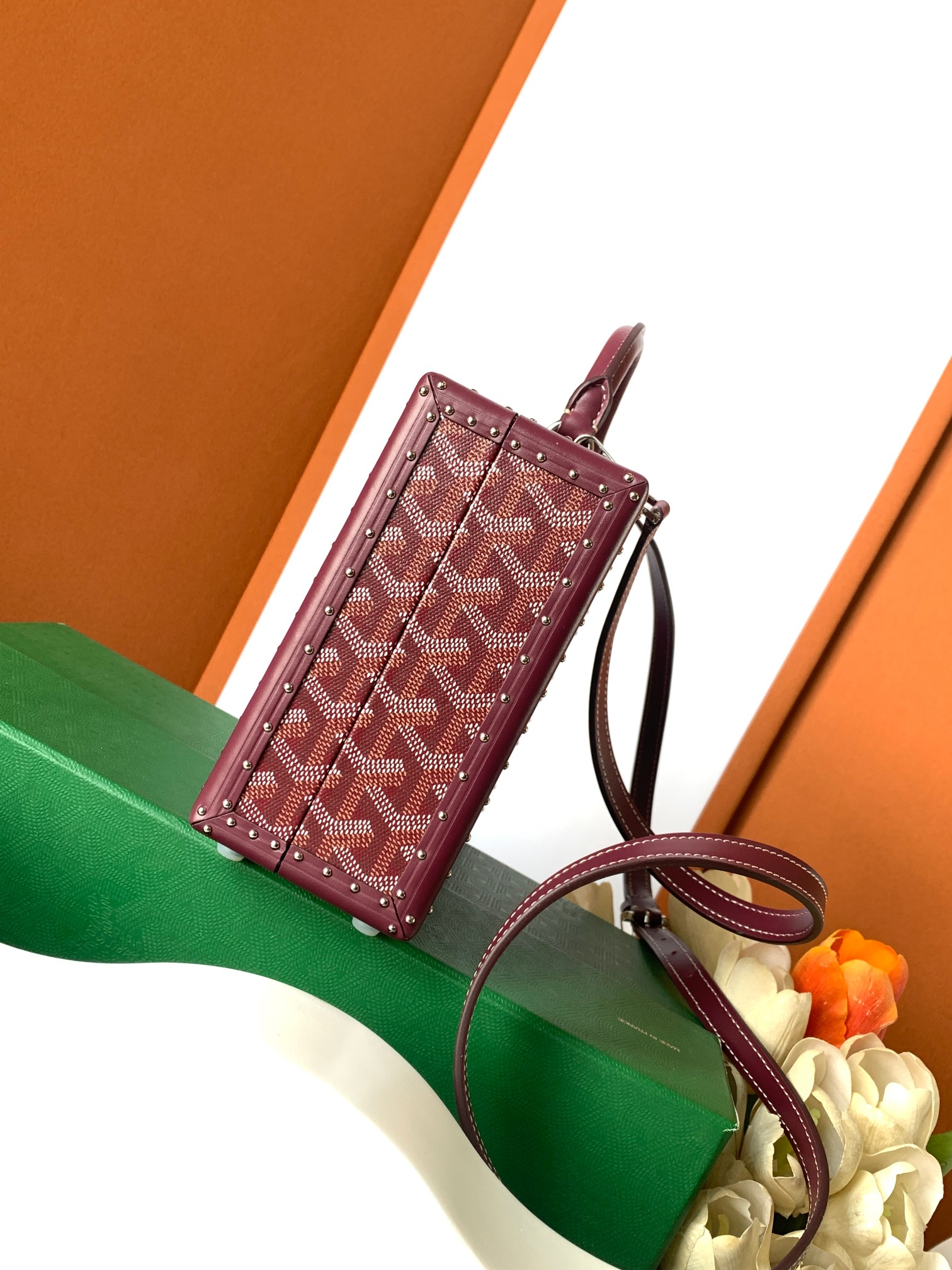 Goyard Grand Hôtel 盒子包表达了对 Goyard 之家珍视的制箱工艺的致敬