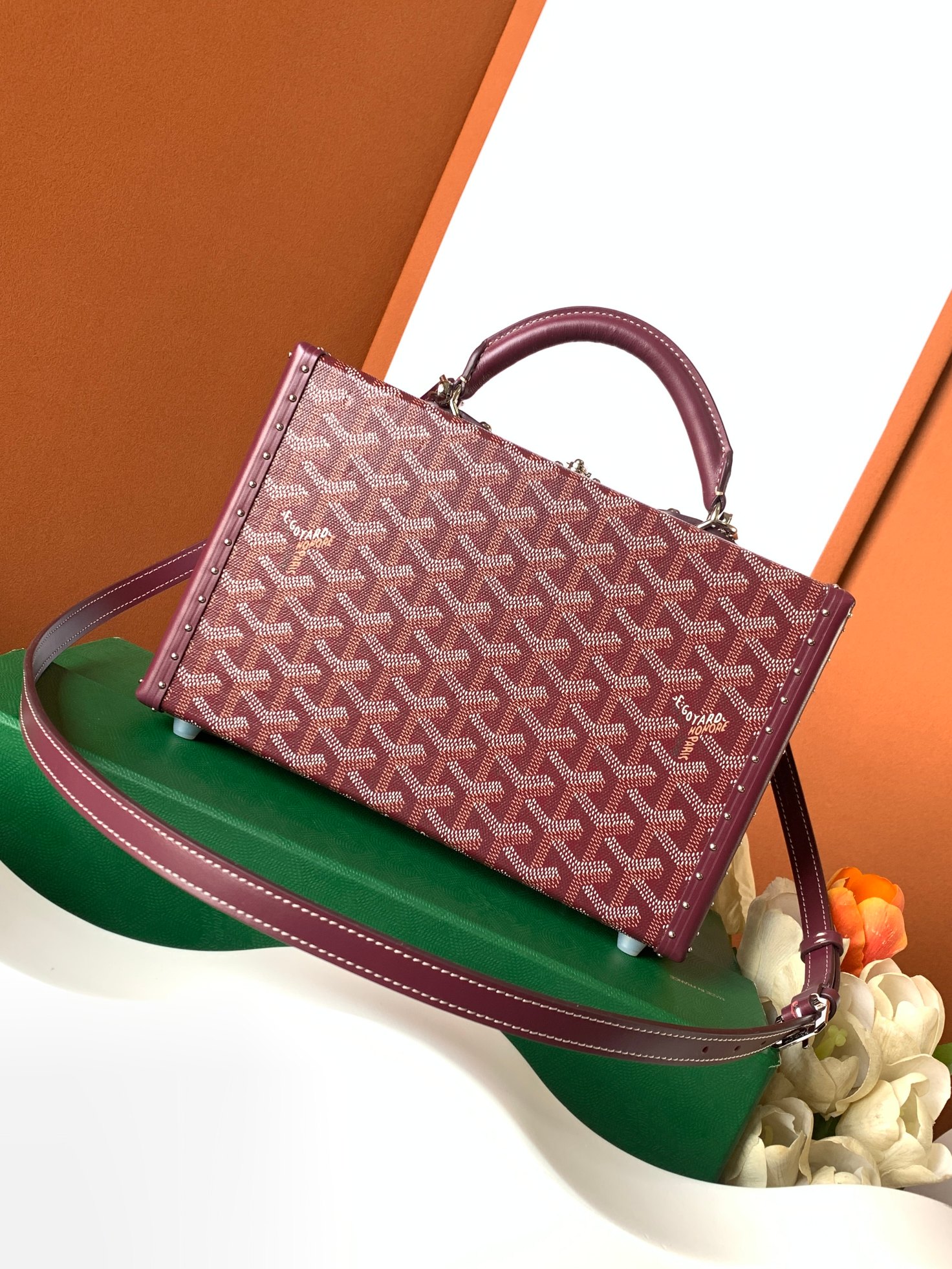 Goyard Grand Hôtel 盒子包表达了对 Goyard 之家珍视的制箱工艺的致敬
