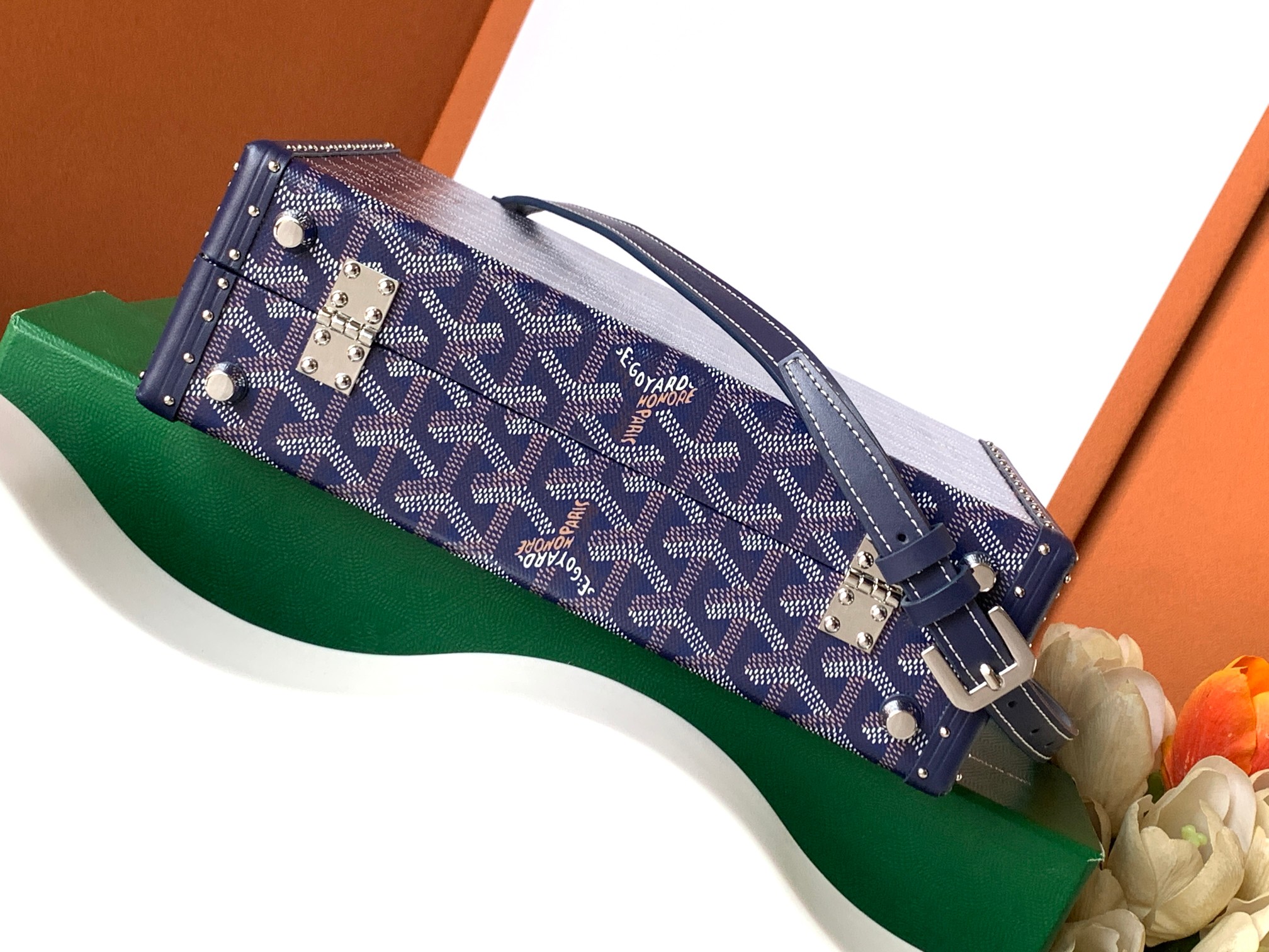 Goyard Grand Hôtel 盒子包表达了对 Goyard 之家珍视的制箱工艺的致敬