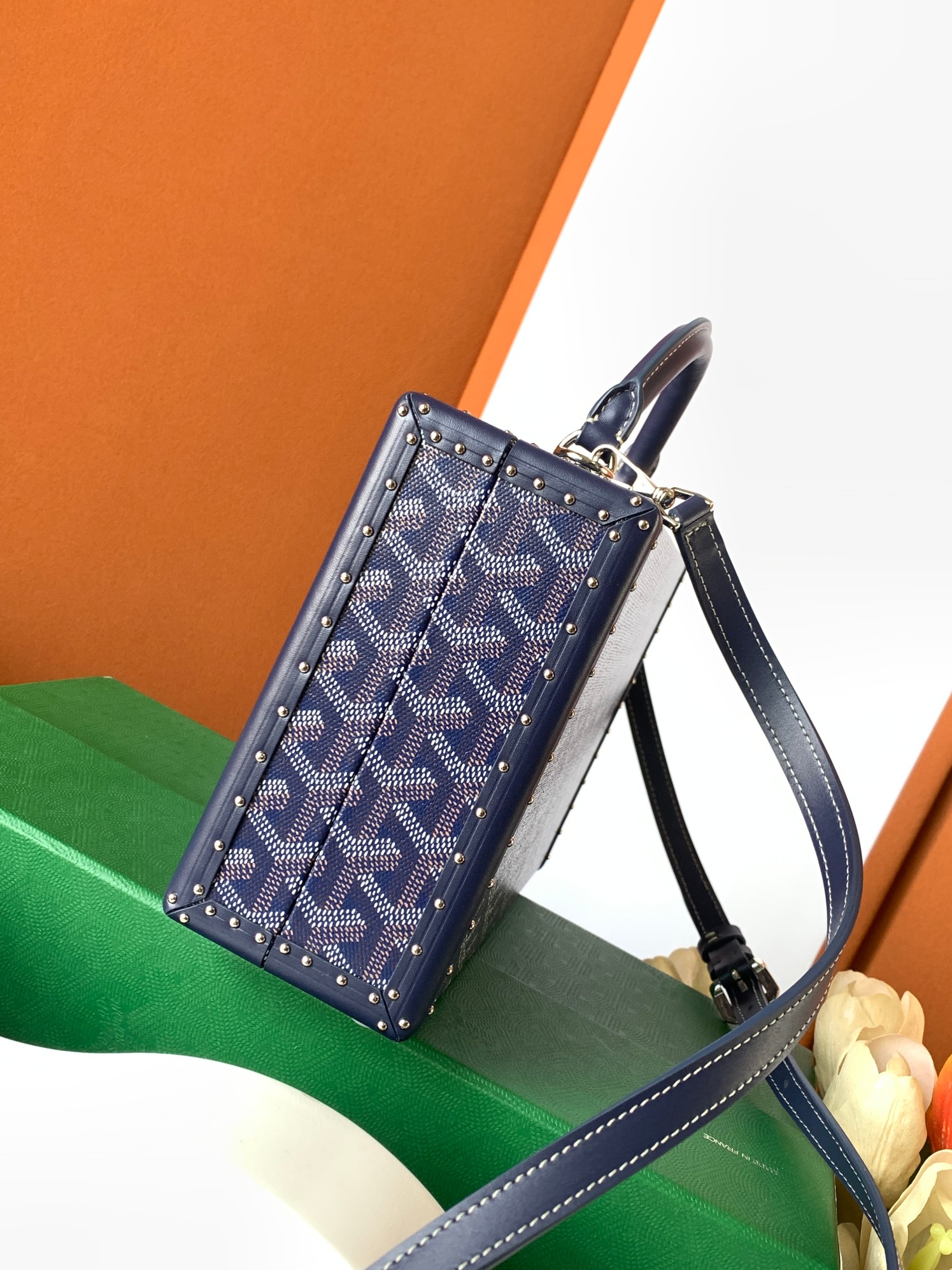 Goyard Grand Hôtel 盒子包表达了对 Goyard 之家珍视的制箱工艺的致敬
