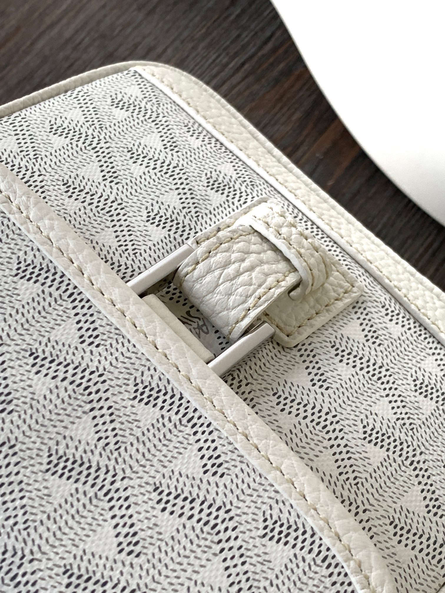 Goyard 18年停产了的，豆腐包