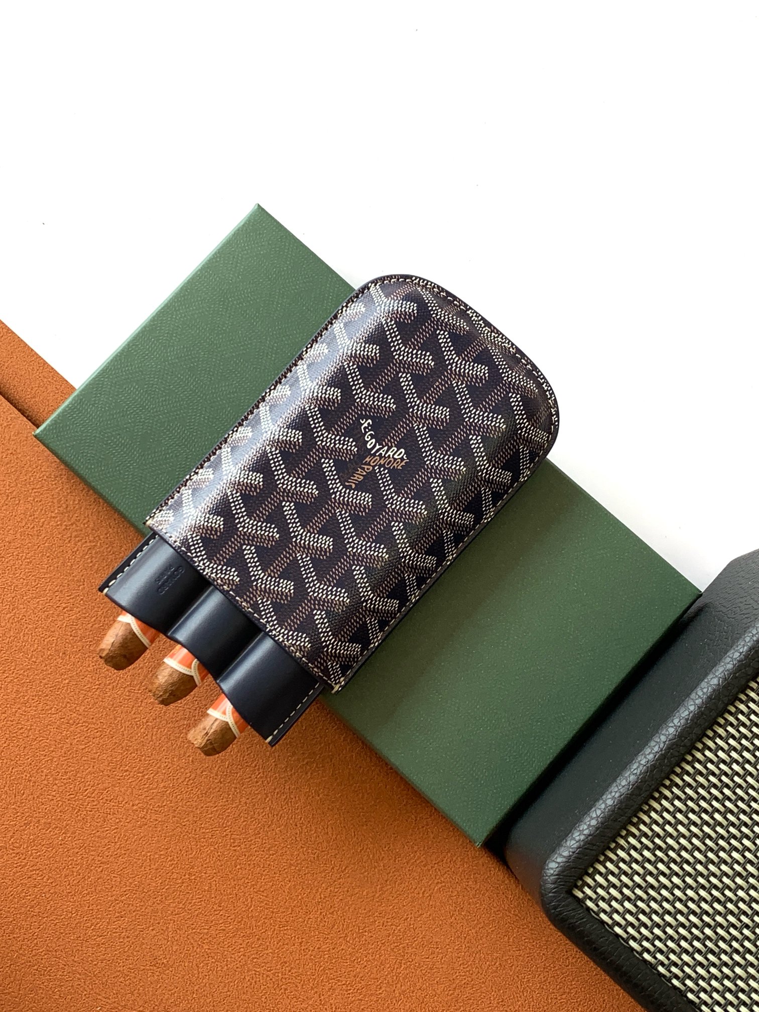 Goyard CHURCHILL 三支雪＋盒按照模型装配 其形状足以容纳三支雪＋ 尤其是 ROBUSTO 雪＋