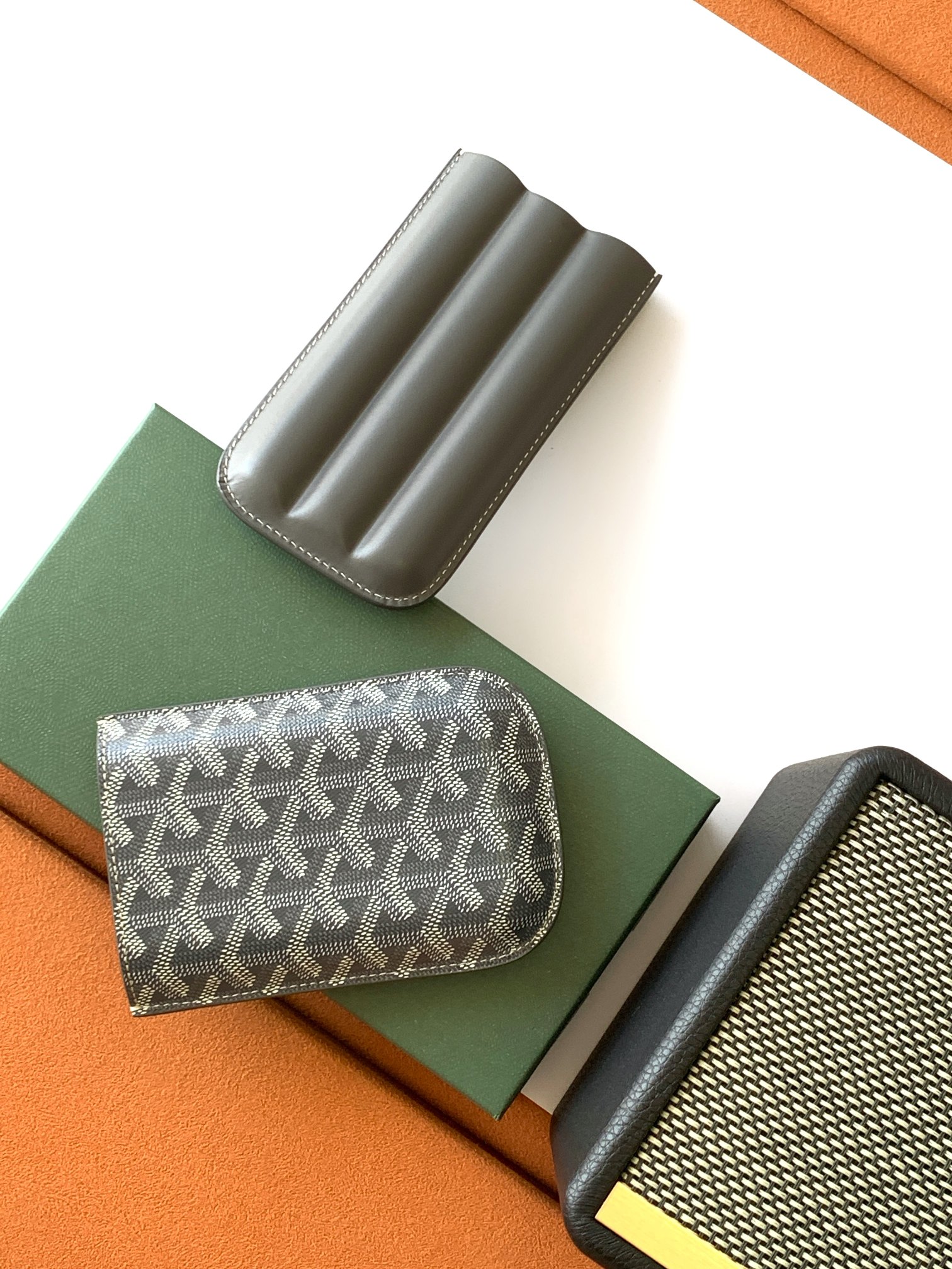 Goyard CHURCHILL 三支雪＋盒按照模型装配 其形状足以容纳三支雪＋ 尤其是 ROBUSTO 雪＋