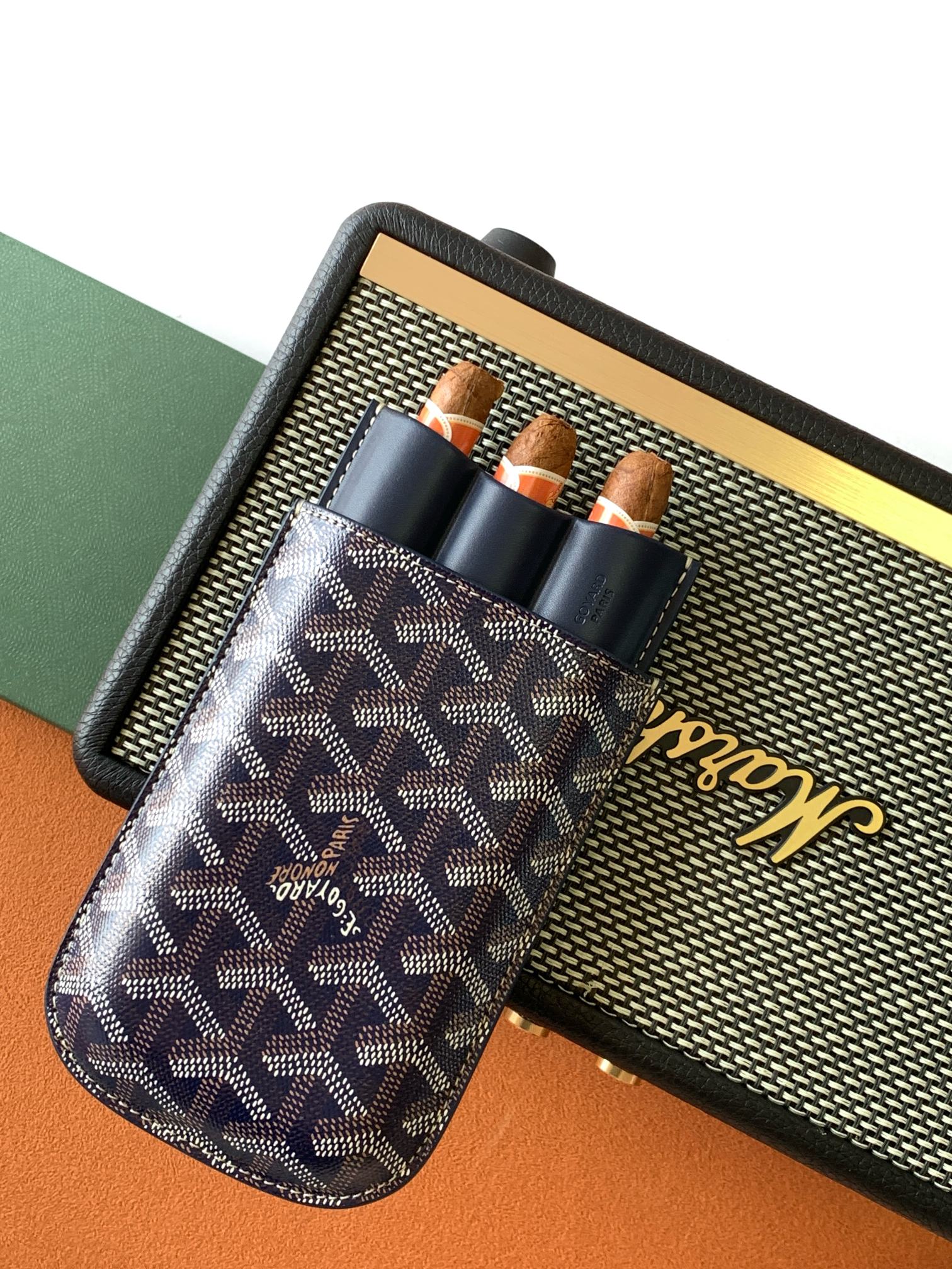 Goyard CHURCHILL 三支雪＋盒按照模型装配 其形状足以容纳三支雪＋ 尤其是 ROBUSTO 雪＋