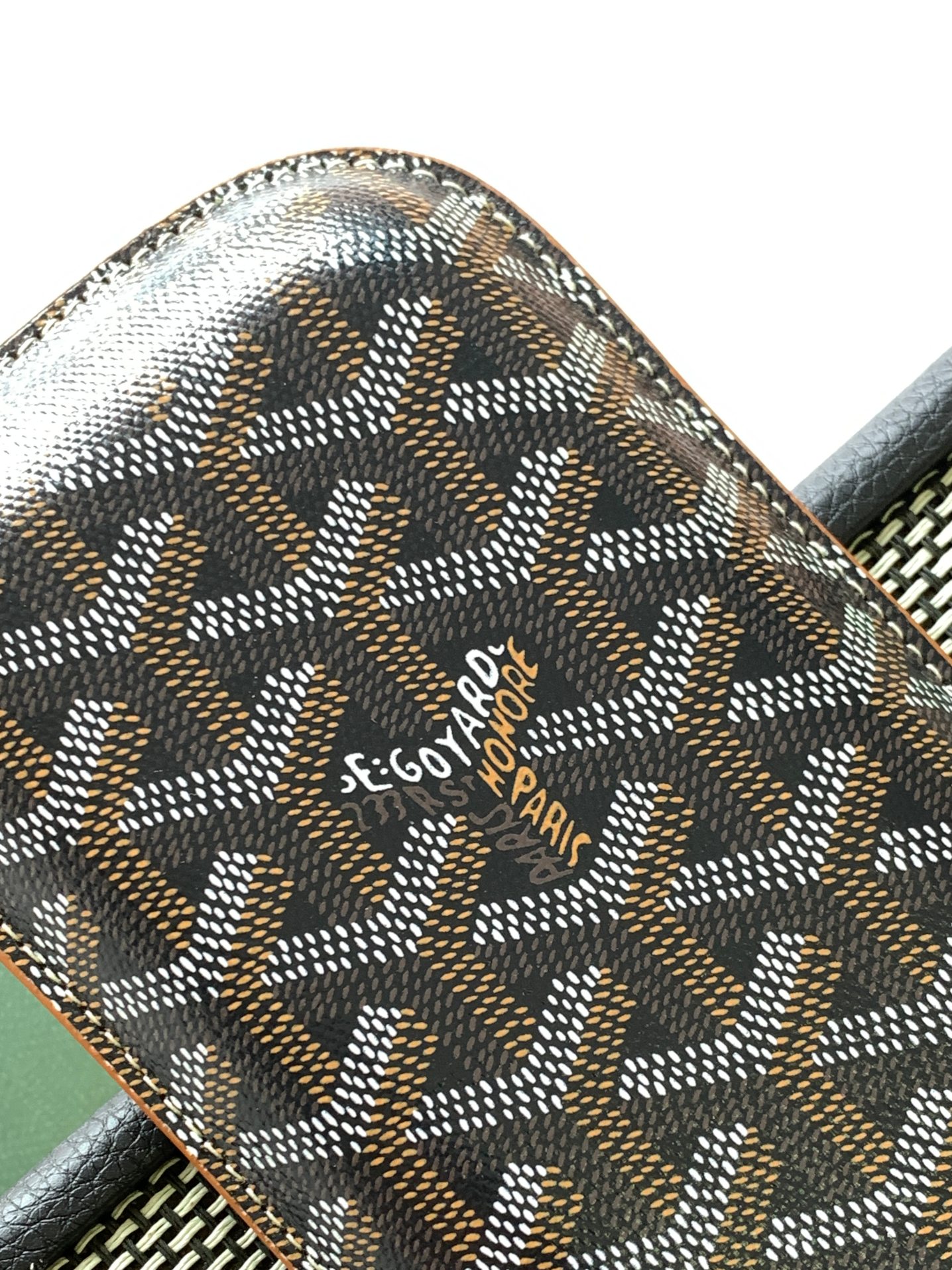 Goyard CHURCHILL 三支雪＋盒按照模型装配 其形状足以容纳三支雪＋ 尤其是 ROBUSTO 雪＋