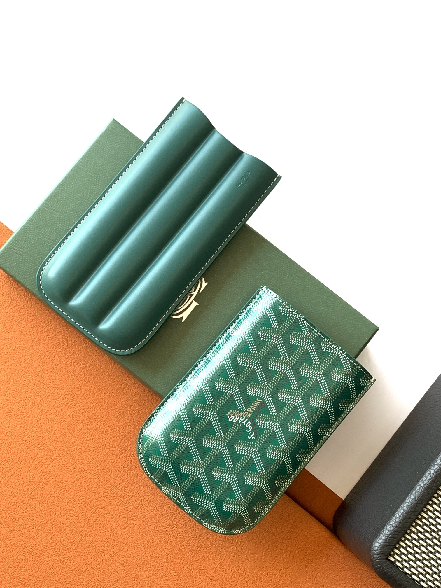 Goyard CHURCHILL 三支雪＋盒按照模型装配 其形状足以容纳三支雪＋ 尤其是 ROBUSTO 雪＋
