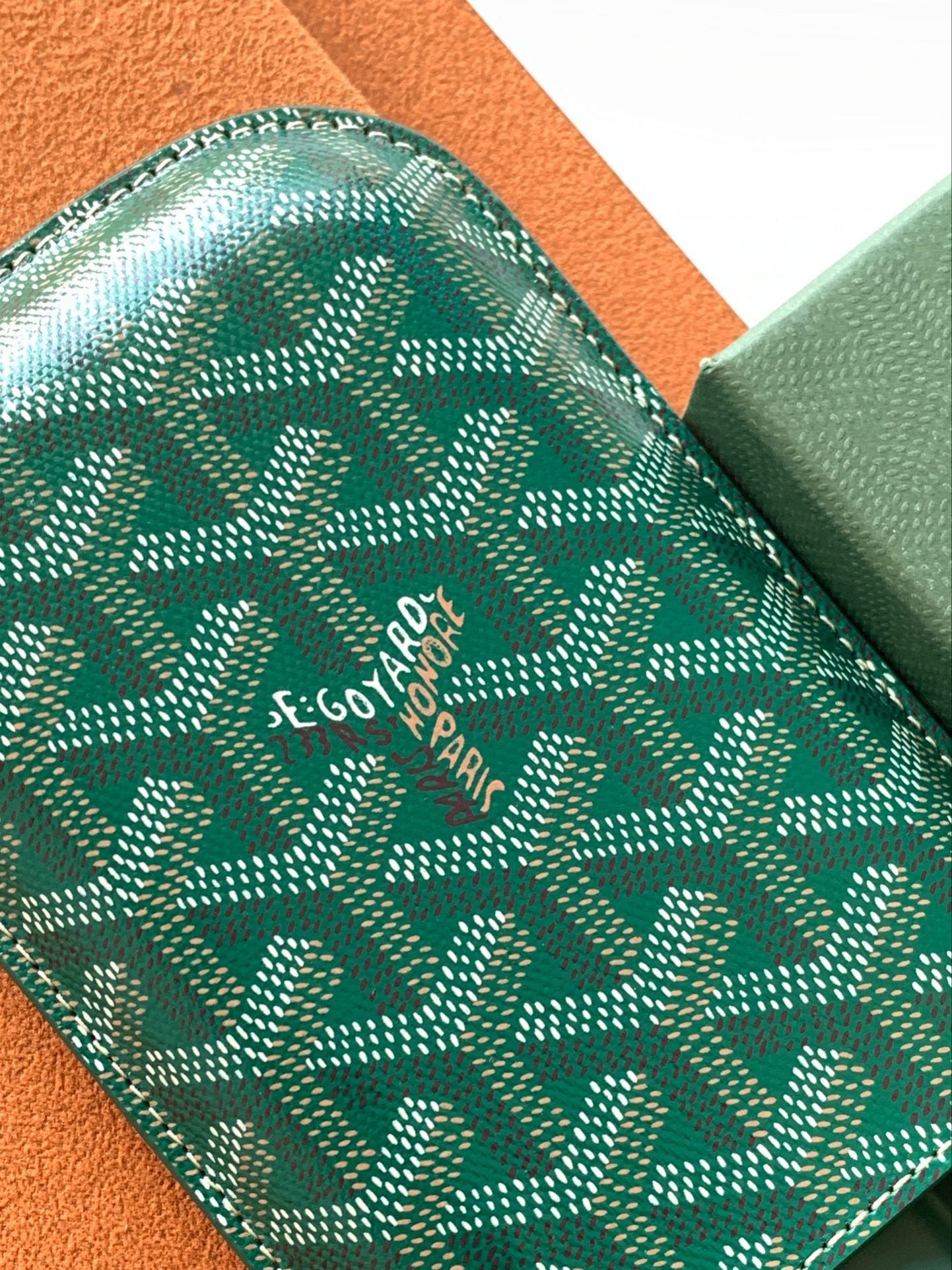Goyard CHURCHILL 三支雪＋盒按照模型装配 其形状足以容纳三支雪＋ 尤其是 ROBUSTO 雪＋