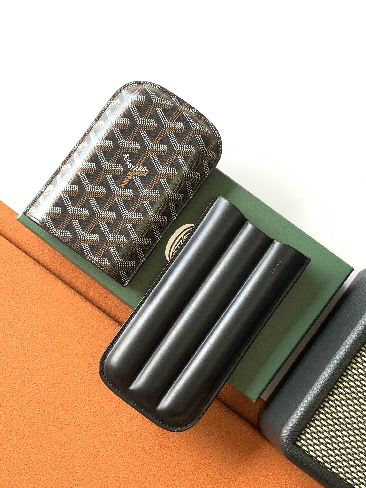 Goyard CHURCHILL 三支雪＋盒按照模型装配 其形状足以容纳三支雪＋ 尤其是 ROBUSTO 雪＋