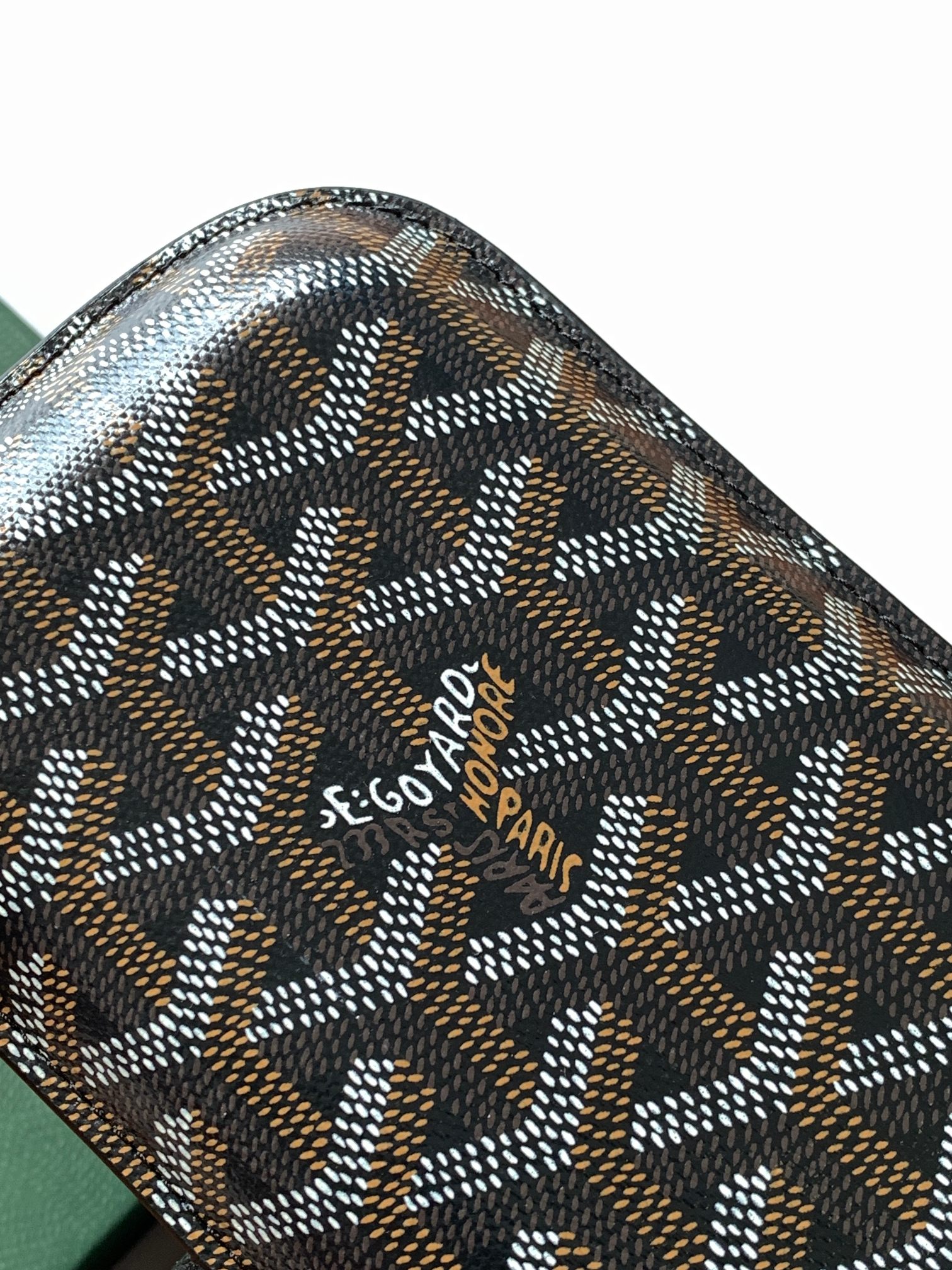 Goyard CHURCHILL 三支雪＋盒按照模型装配 其形状足以容纳三支雪＋ 尤其是 ROBUSTO 雪＋