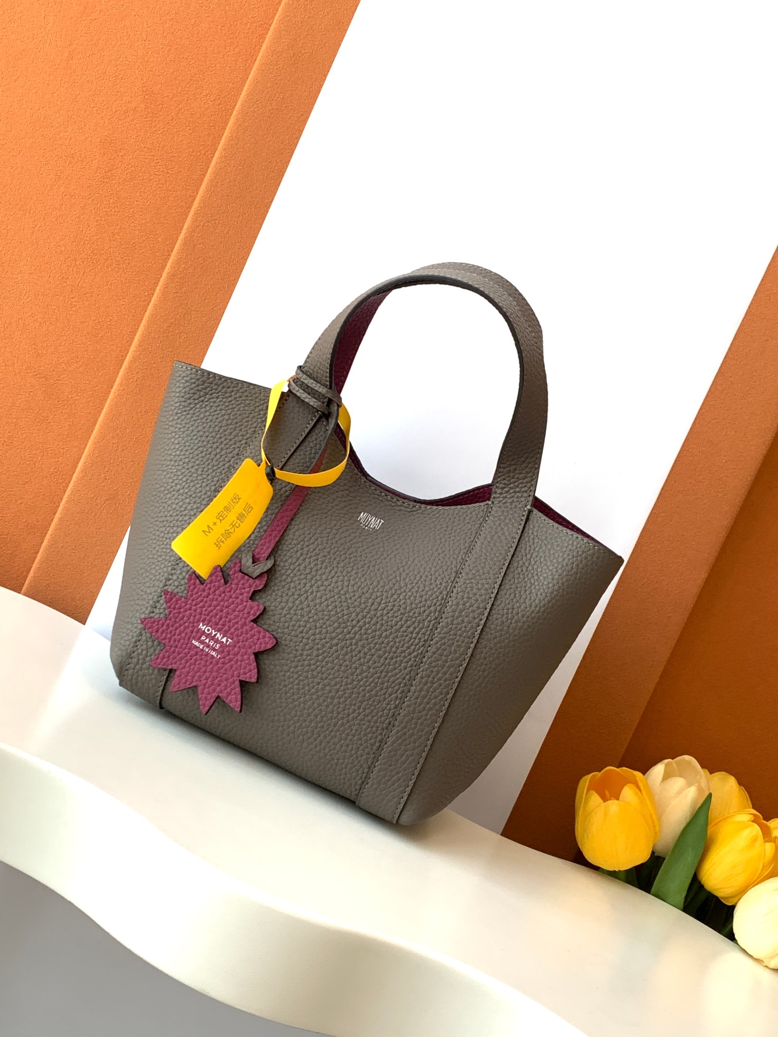 Goyard 的 Duo Tote 手袋缩小尺寸，轻巧随行。 MOYNAT 摩奈 菜篮子 编码：MY-010