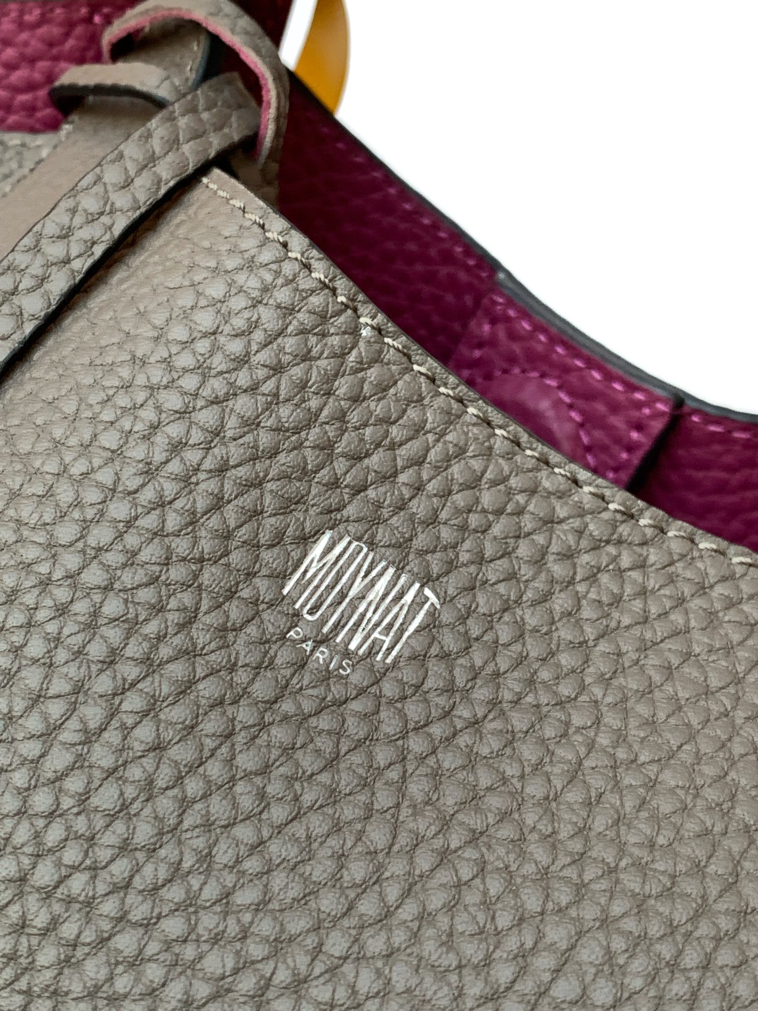 Goyard 的 Duo Tote 手袋缩小尺寸，轻巧随行。 MOYNAT 摩奈 菜篮子 编码：MY-010