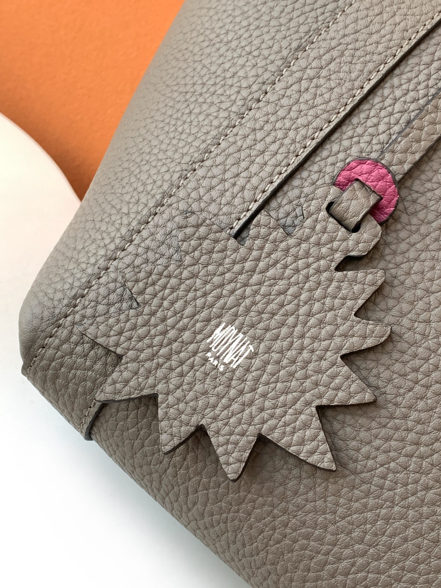 Goyard 的 Duo Tote 手袋缩小尺寸，轻巧随行。 MOYNAT 摩奈 菜篮子 编码：MY-010