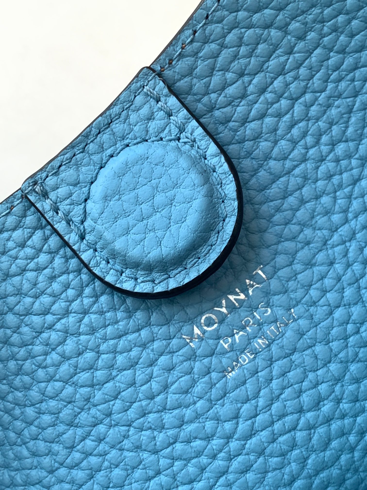 Goyard 的 Duo Tote 手袋缩小尺寸，轻巧随行。 MOYNAT 摩奈 菜篮子 编码：MY-010