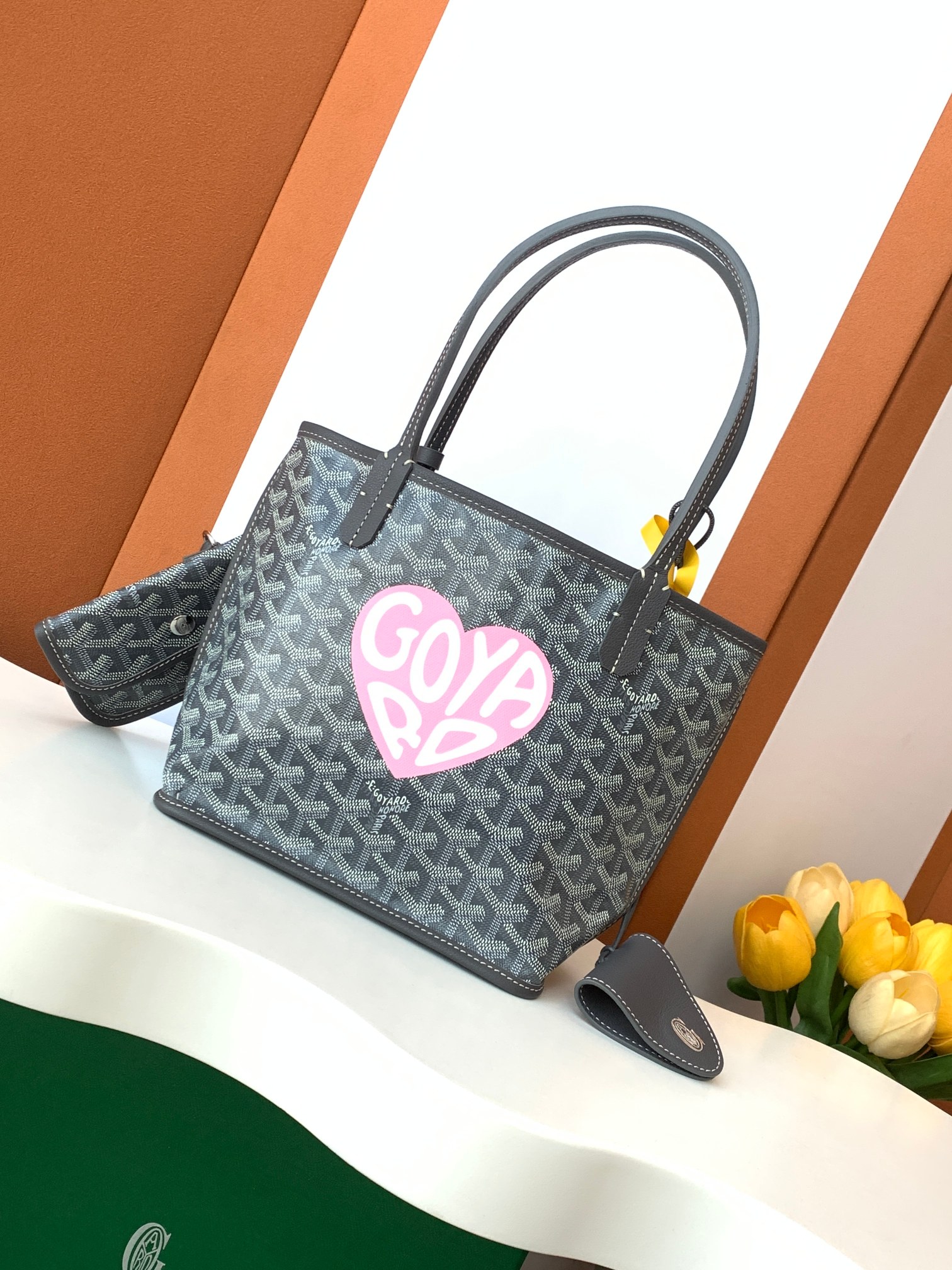 Goyard 新款私人订制非常大的爱心 版