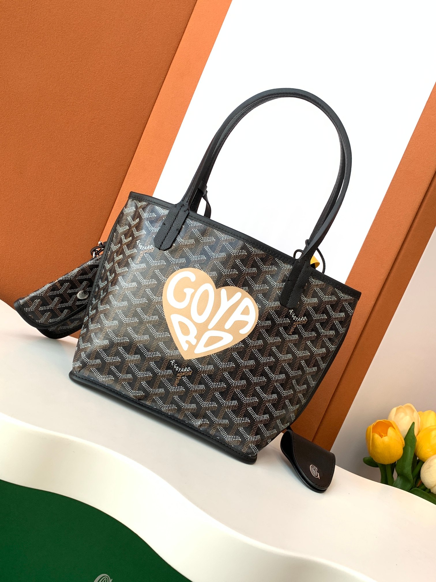 Goyard 新款私人订制非常大的爱心 版