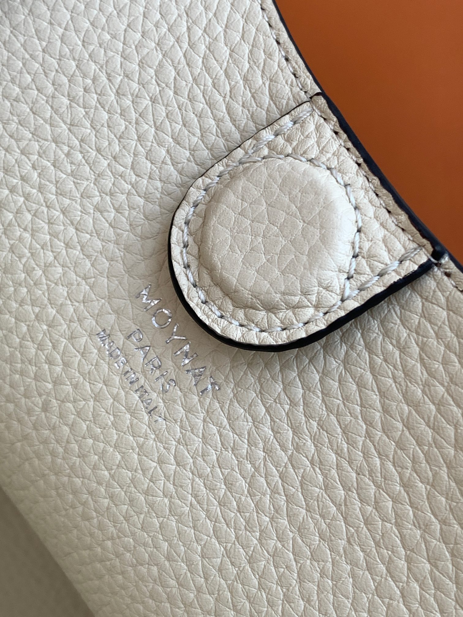 Goyard 的 Duo Tote 手袋缩小尺寸，轻巧随行。 MOYNAT 摩奈 菜篮子 编码：MY-010