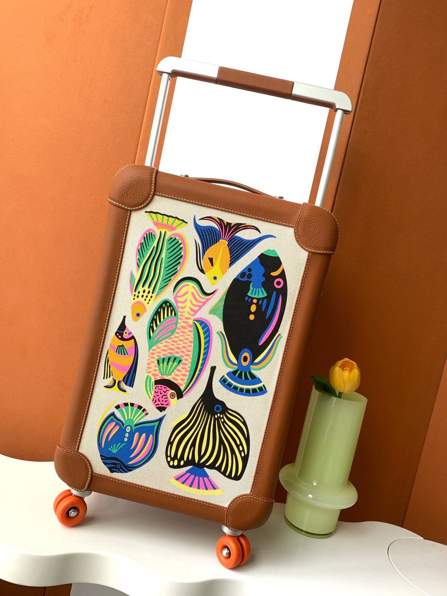 Elegante Maleta de Cabina Hermès con Diseño de Peces Tropicales