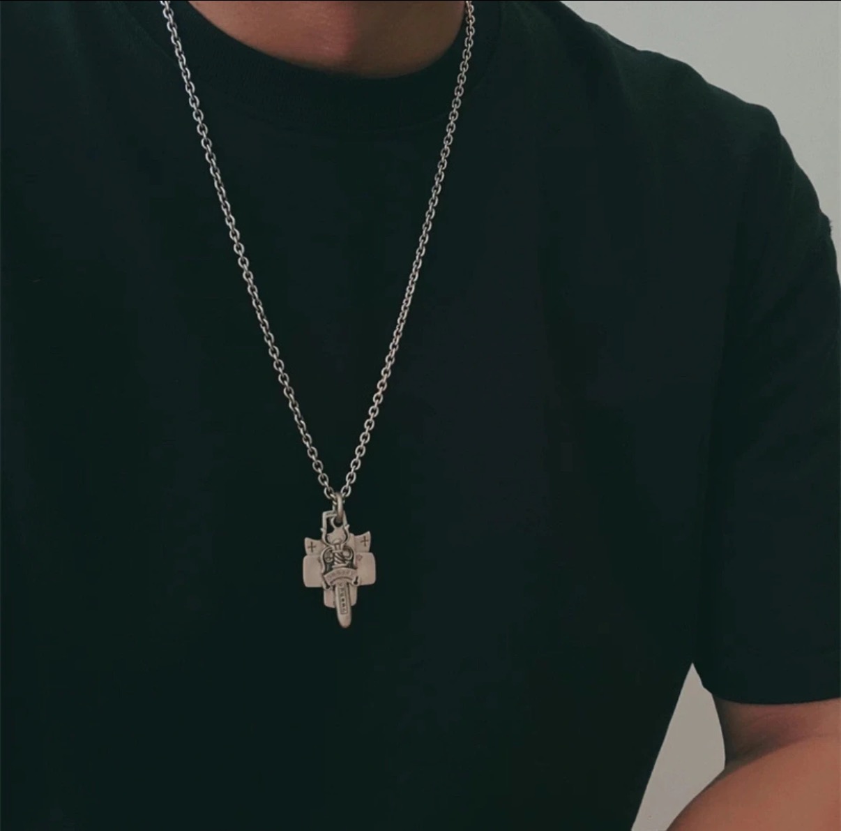 发 Chrome Hearts 克罗心 宝剑三合一套链 s925材质 复古做旧 宝剑/十字图案 手工雕刻 字母项链 原版开模 哥特摇滚朋克风格 配专柜全套包装