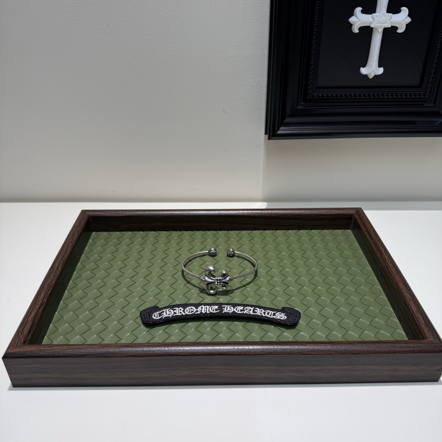 发 ChromeHearts 克罗心船锚情侣手镯,潮流时尚必备 男女均可佩戴 s925材质,无与伦比的质感和份量彰显潮牌性格. 有点重!复古制作,ZP售价不低,是因为制作的耗材过高.现货厂家直销,话不多说看品质,配全套专柜包装