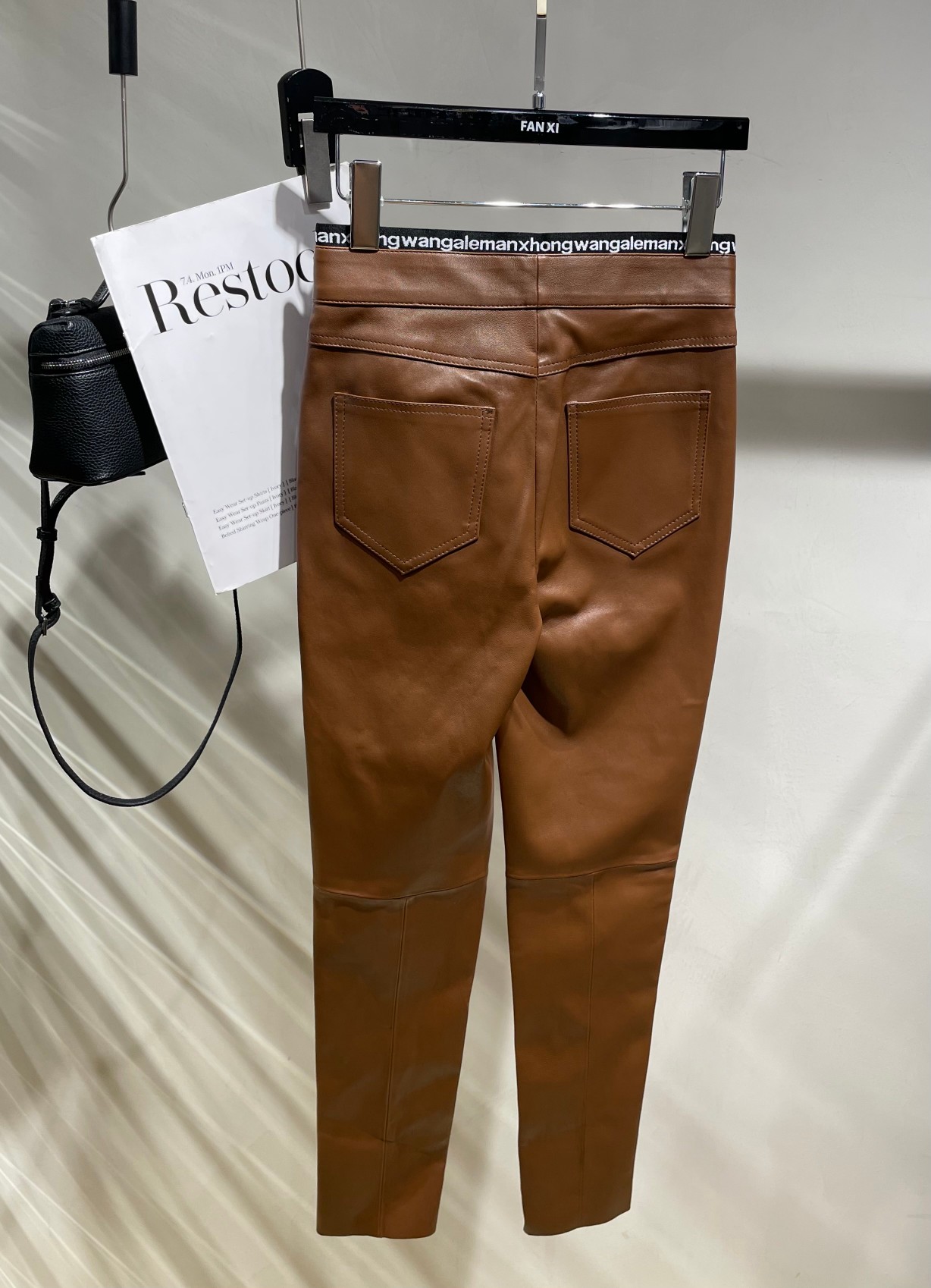 Stylish Women’s Dress with King’s Letter-Laced Leather Pants and Sheep-Skin Material - 图片 3