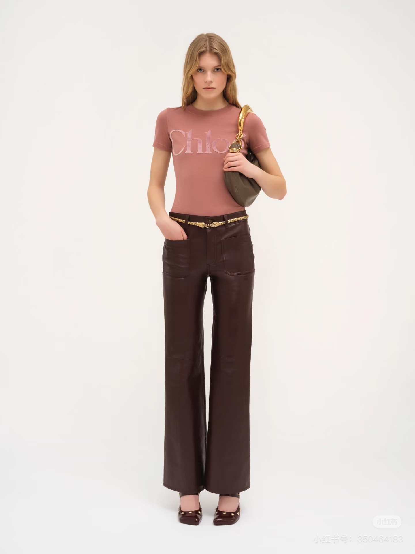 Chlo* Original Female Suit: Stylish Velvet Letter Tee with Shoulder Repair – Simple and Advanced Style. - 图片 2