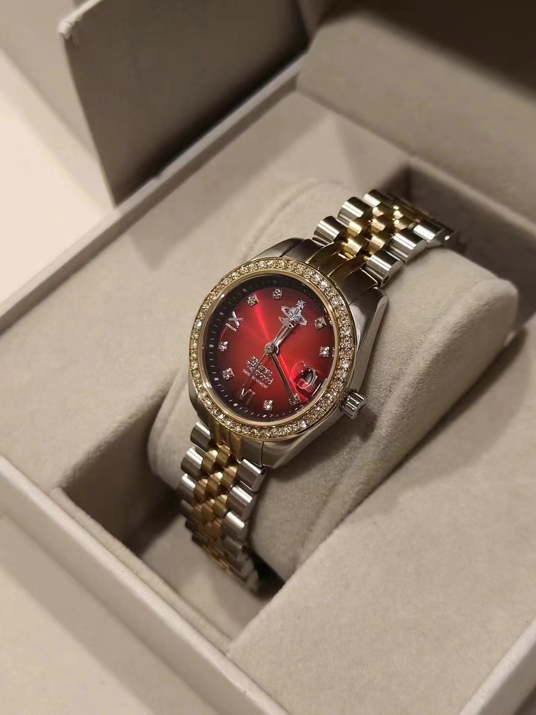 Vivienne Westwood China-Exclusive Timepiece, featuring a Bordeaux cherry - Comprehensive 2