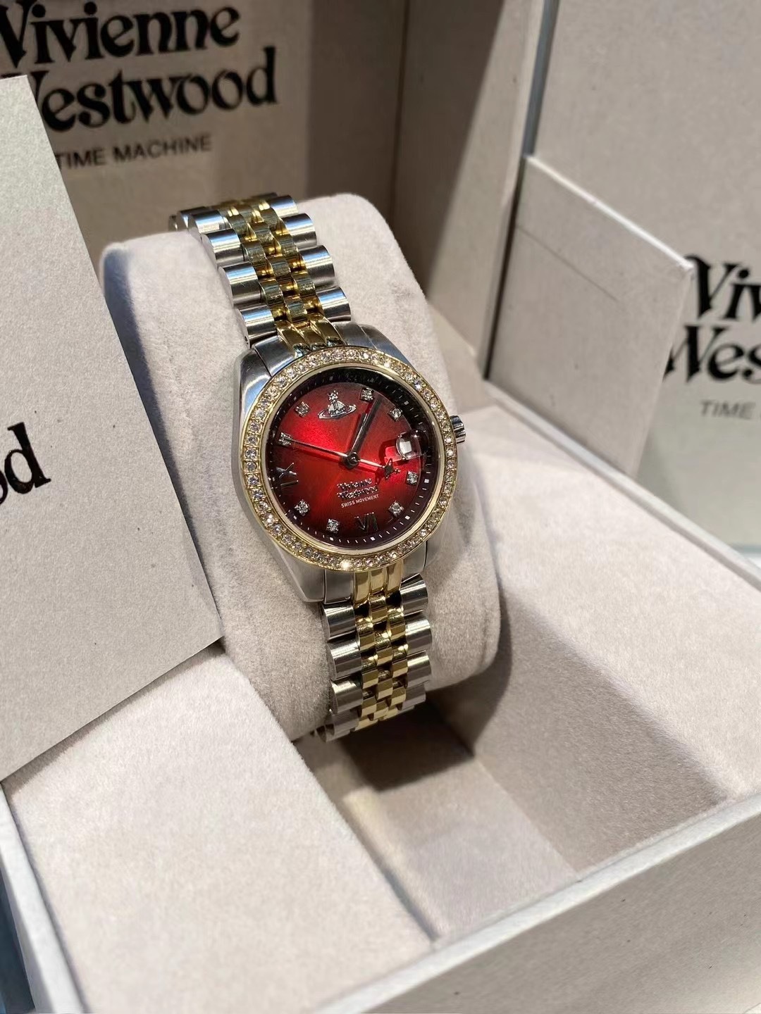 Vivienne Westwood China-Exclusive Timepiece, featuring a Bordeaux cherry - Comprehensive 9