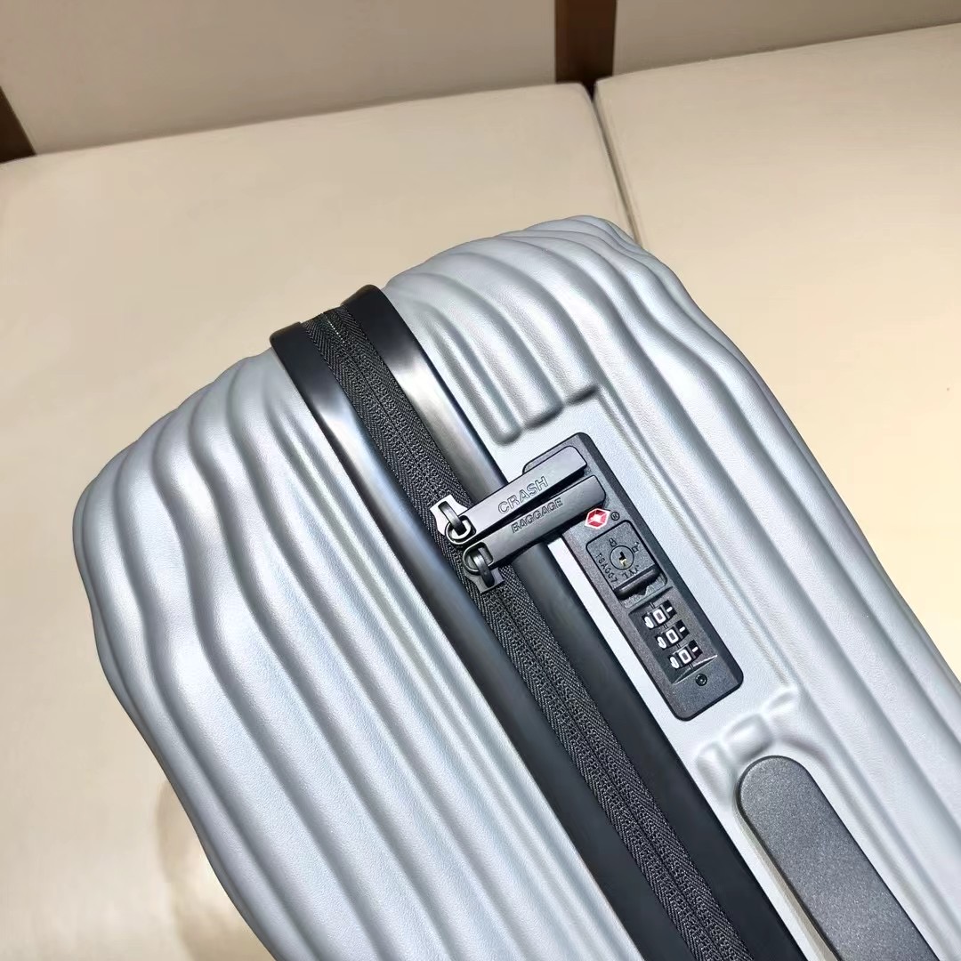 Crash Baggage Suitcase with TSA Lock & Double Handles - Silver Hardshell