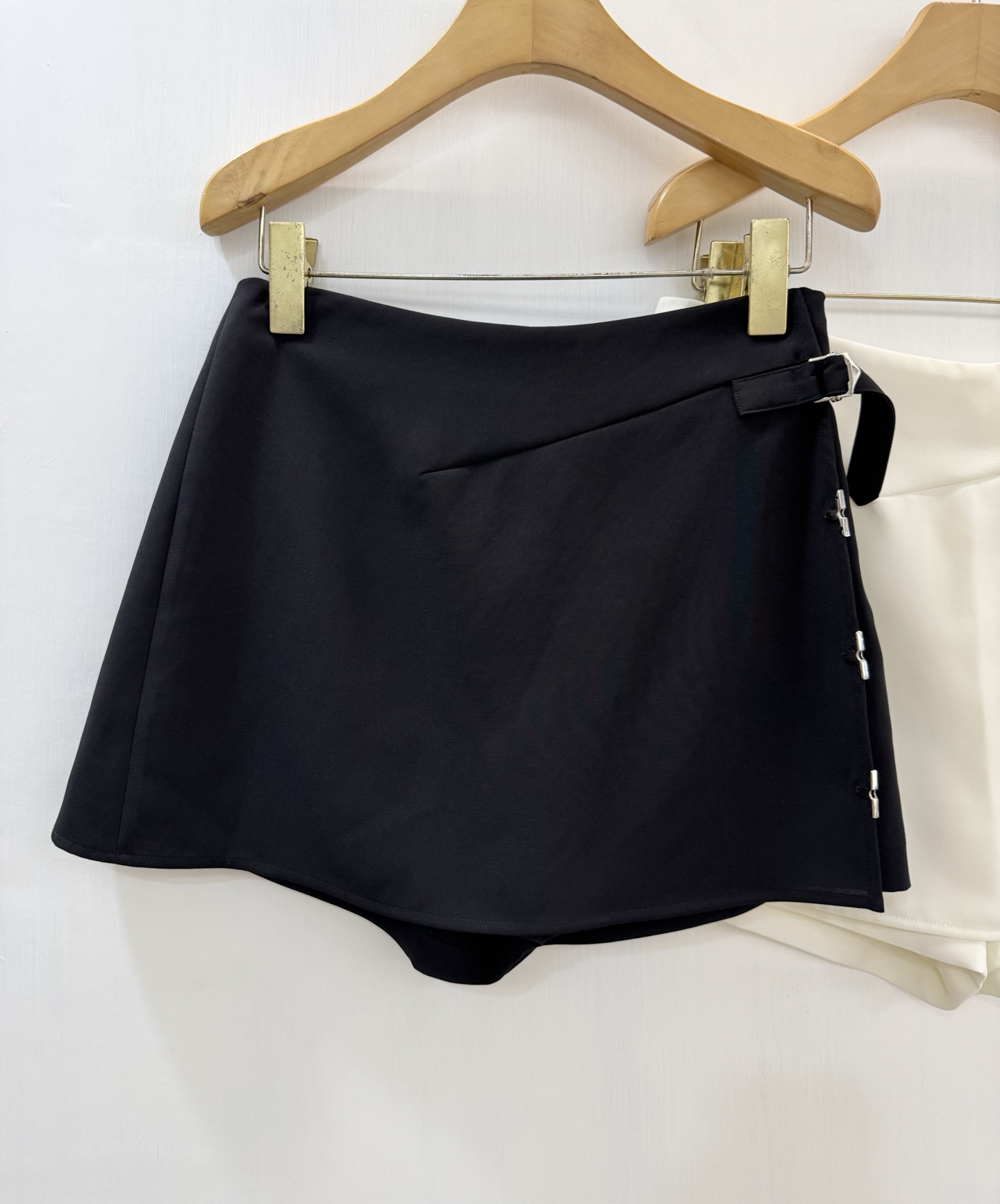 NO:861315,Louis popular culottes, acetate fabric, girdle-style side metal buckle secretary, A-line version slimming and versatile style S-XL, Louis Vuitton-clothing, louis vuitton, skirts,19860909路易 爆款裙裤 醋酸面料,腰封式侧边金属扣书记,A字版型显瘦百搭款S-XL,路易威登-服装,louis vuitton,skirts,,Women's clothing