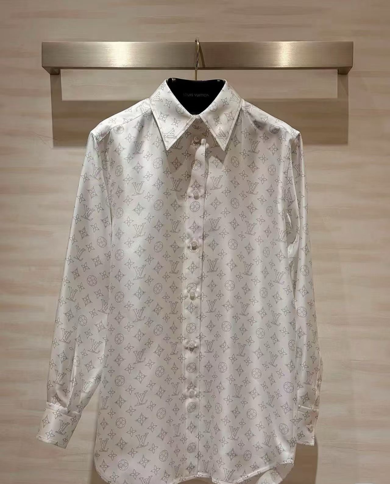 NO:861435,Louis presbyopia suit, silk twill, positioning print, white background, black dotted line presbyopia pattern!  S-XL 630,Louis Vuitton-clothing,louis vuitton,real silk,19860909路易 老花套装 真丝斜纹绸,定位印花,白色底 黑色虚线老花图案！S-XL 630,路易威登-服装,louis vuitton,real silk,,Women's clothing
