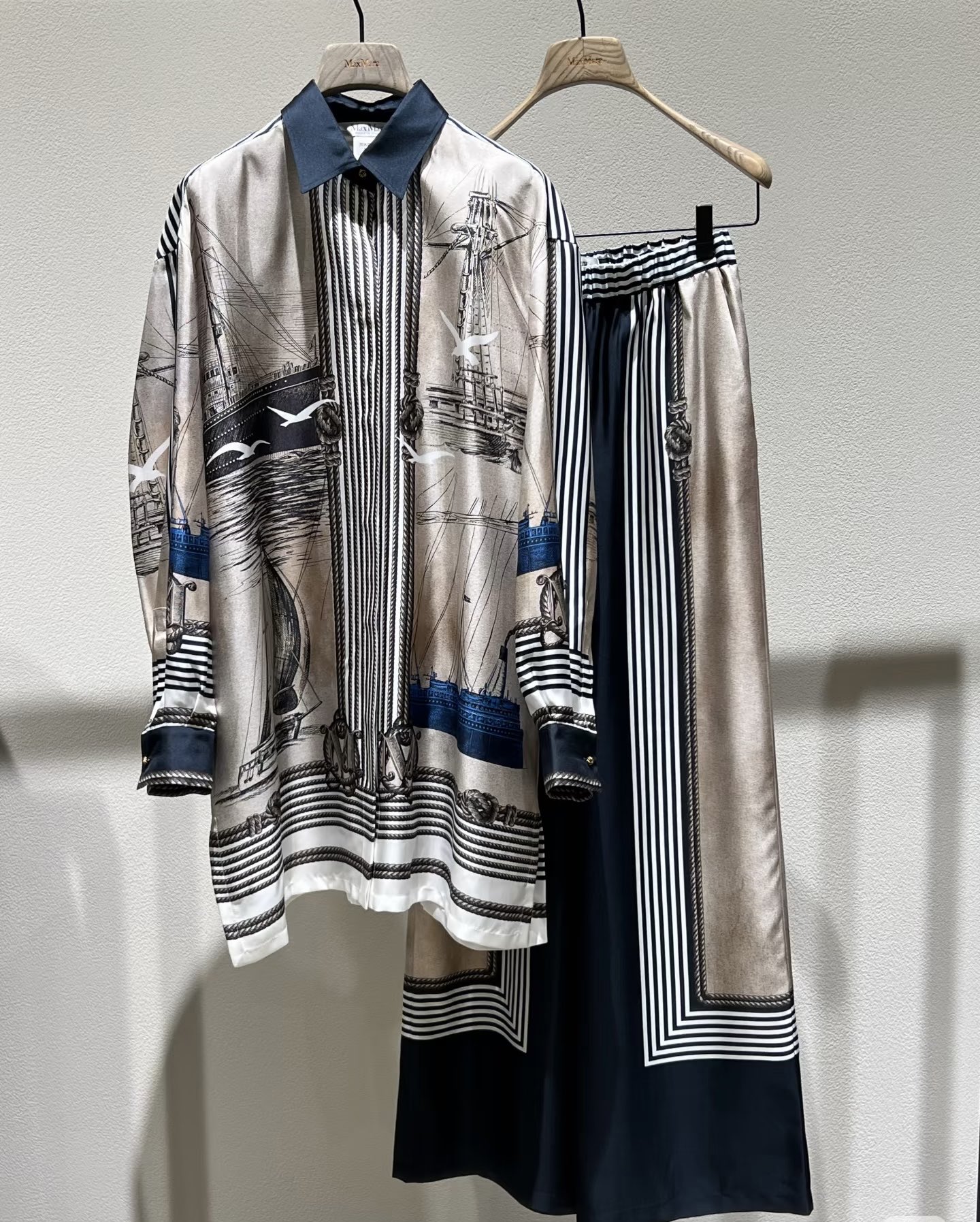 NO:888522,Max's new autumn and winter mulberry silk fabric, nautical pattern positioning printing, inspired by cruise travel in the 1930s, low-key retro old money relaxation!  S-XL tops and pants 540, Maxmara-clothing,19860909Max秋冬新款 桑蚕丝面料,航海图案定位印花,灵感来自30年代游轮旅行,低调复古的老钱松弛感！S-XL 上衣 裤540,麦丝玛拉-服装,,Women's clothing