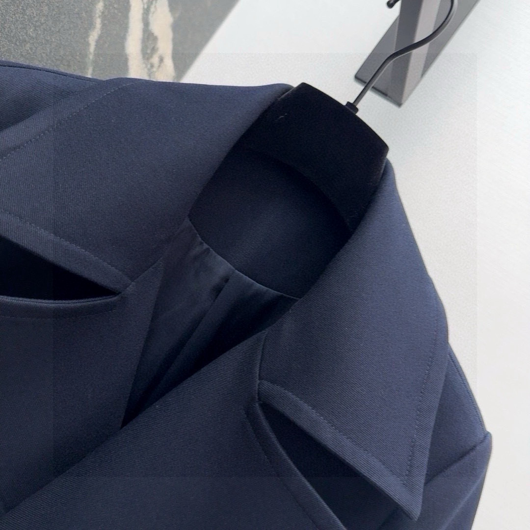 Luxurious H-Style Wide Shoulder Suit with Cappellas: Fall/Winter Fashion Trend Summary - 图片 7