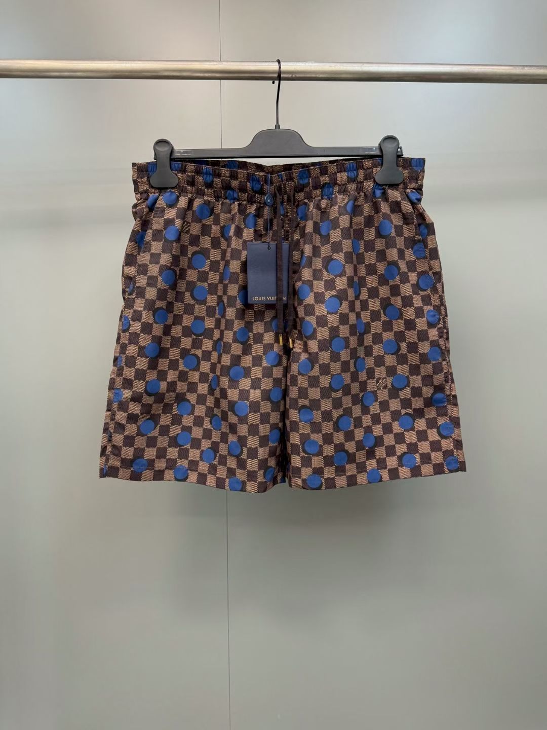 NO:830320,Lujia 26 new early autumn series Damier checkerboard polka dot waist drawstring shorts, Louis Vuitton-clothing, louis vuitton, louis vuitton, louis vuitton, shorts,19860909驴家26新款早秋系列Damier棋盘格波点腰部抽绳短裤,路易威登-服装,louis vuitton,louis vuitton,louis vuitton,shorts,,Women's clothing