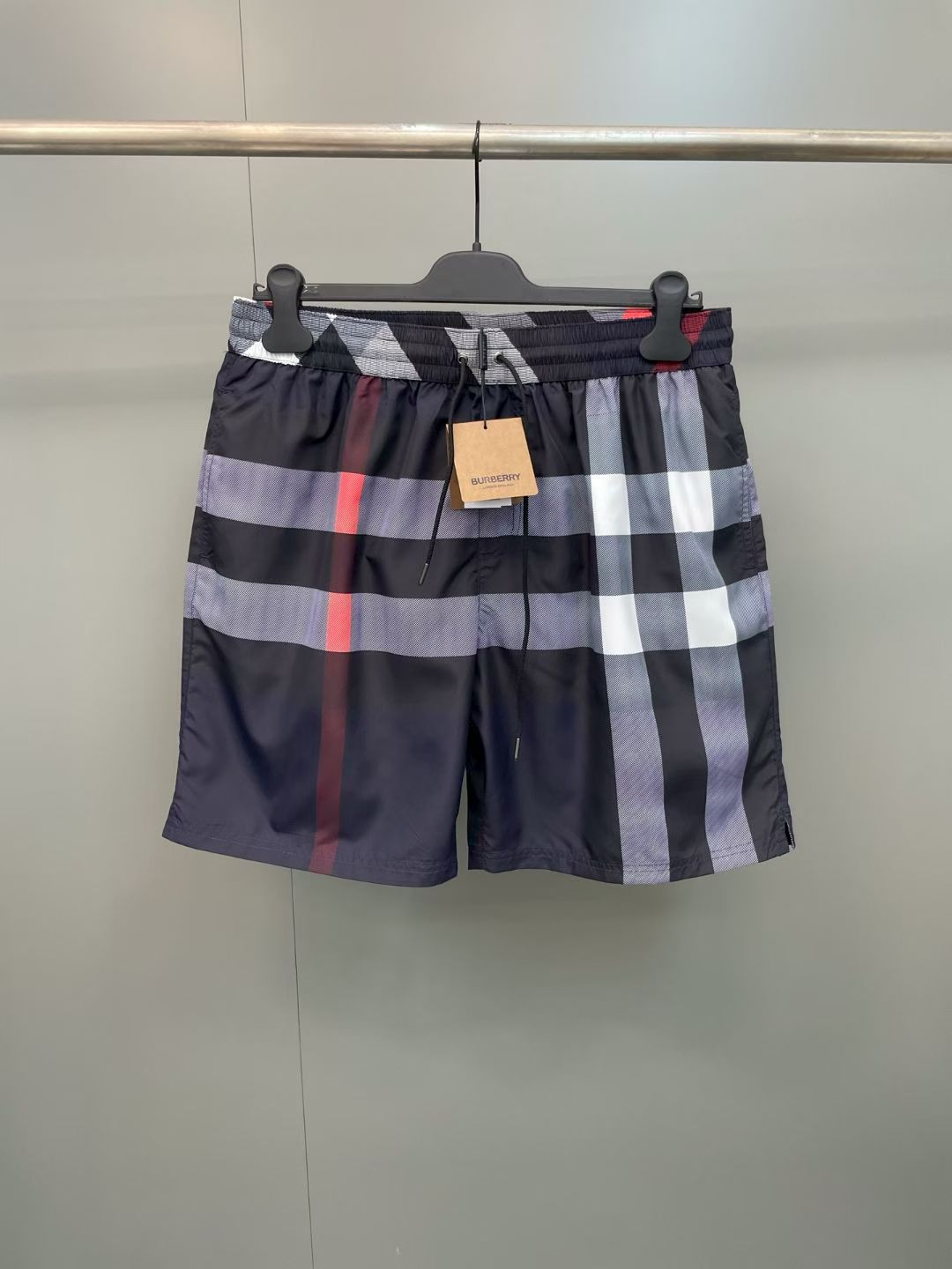 NO:830318,BBR 26ss new drawstring swimming trunks, decorated with worsted BBR plaid. Presenting a casual fit, with mesh lining. Size S.M.L.XL., Burberry - Clothing,19860909BBR 26ss新款抽绳式游泳裤,装饰精纺 BBR 格纹.呈现休闲版型,搭配网眼内衬. 码数S.M.L.XL.,博柏利-服装,,Women's clothing