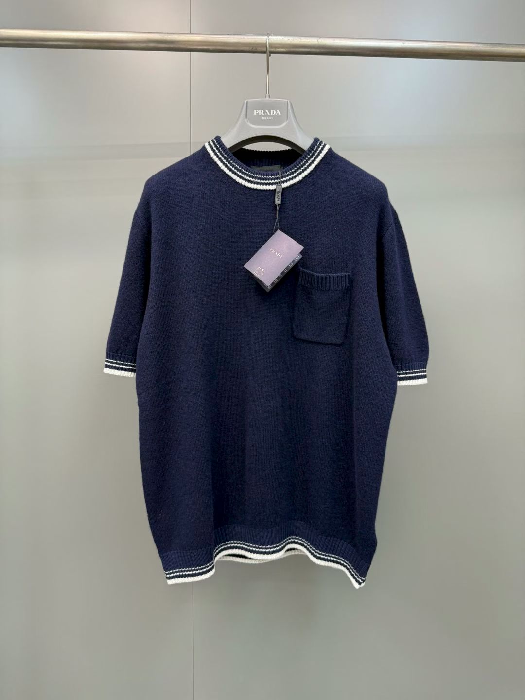 NO:855623,P home 26ss new striped slim round neck knitted T-shirt, same style for men and women, high version. Size S.M.L.XL., Prada-clothing, prada, tees, t-shirt,19860909P家 26ss新款条纹修身圆领针织T恤衫,男女同款,高版本. 码数S.M.L.XL.,普拉达-服装,prada,tees，t-shirt,,Women's clothing