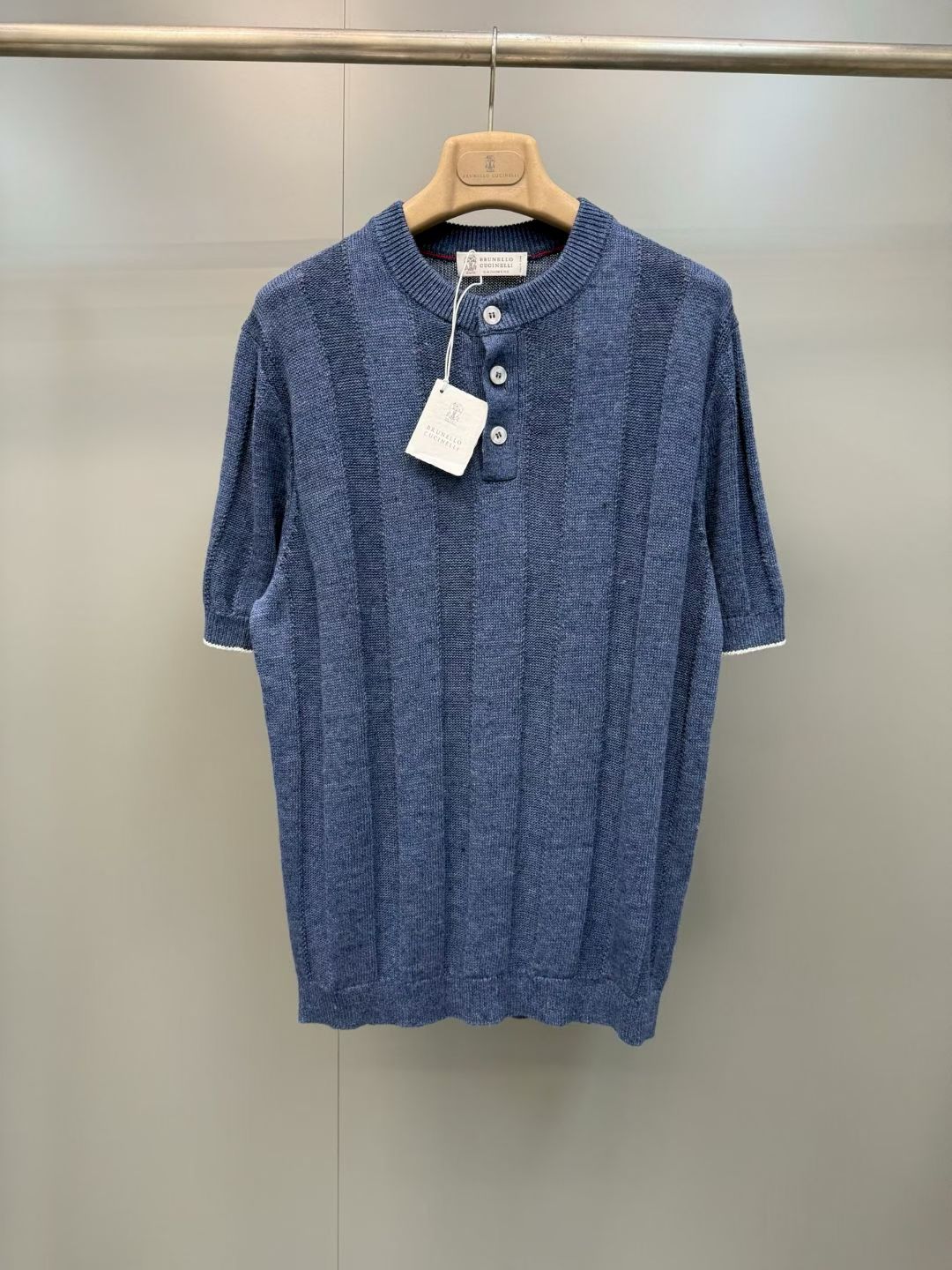 NO:857714,The new BC striped cotton and linen T-shirt, the combination of natural fibers and exquisite craftsmanship, defines the unique style of this linen and cotton knitted T-shirt, adding an indispensable item to men's clothing. Fabric 77 linen, 23 cotton, men's clothing, tees, t-shirt,19860909新品BC条纹棉麻T恤,天然纤维与精湛工艺组合,定义出这款麻棉针织T恤的别致风格,为男装再添一件不可或缺的单品. 面料77亚麻,23棉,男装,tees，t-shirt,,Women's clothing