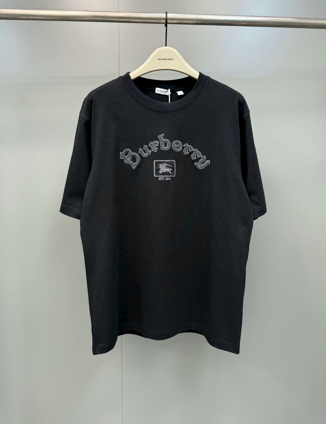 NO:867995,BBR26ss new spring and summer series Gothic logo cotton round neck T-shirt, same style for men and women, high version. Size S.M.L.XL., Burberry-clothing, tees, t-shirt,19860909BBR26ss新款春夏系列哥特式徽标棉质圆领 T恤 男女同款 高版本. 码数S.M.L.XL.,博柏利-服装,tees，t-shirt,,Women's clothing
