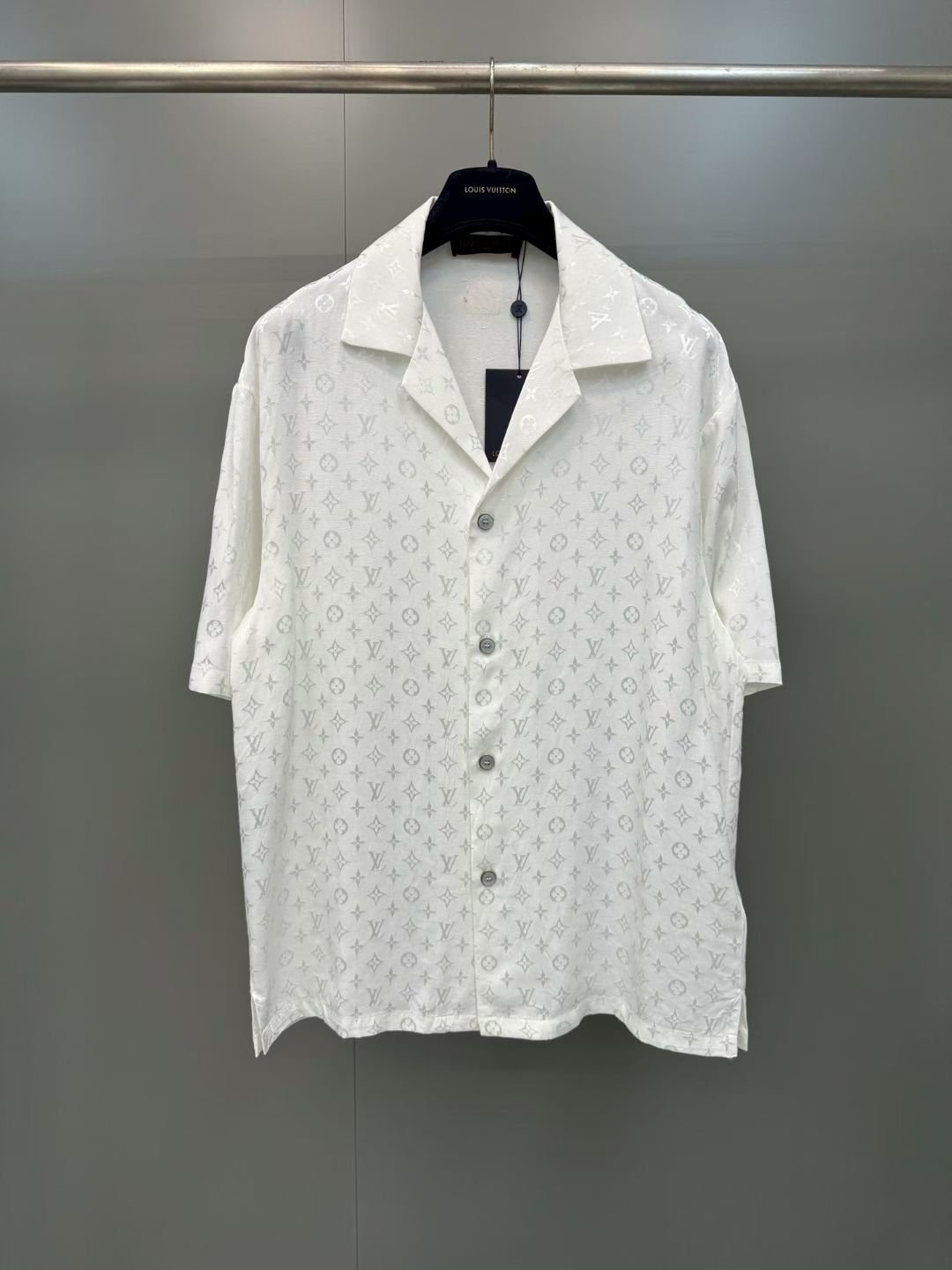 NO:867881,Lujia 26ss new spring and summer series full-print shirt T-shirt, same style for men and women, high version. Size S.M.L.XL., Louis Vuitton-clothing, louis vuitton, louis vuitton, louis vuitton, shirts, tees, t-shirt,19860909驴家 26ss新款春夏系列满印衬衫T恤 男女同款 高版本. 码数S.M.L.XL.,路易威登-服装,louis vuitton,louis vuitton,louis vuitton,shirts,tees，t-shirt,,Women's clothing