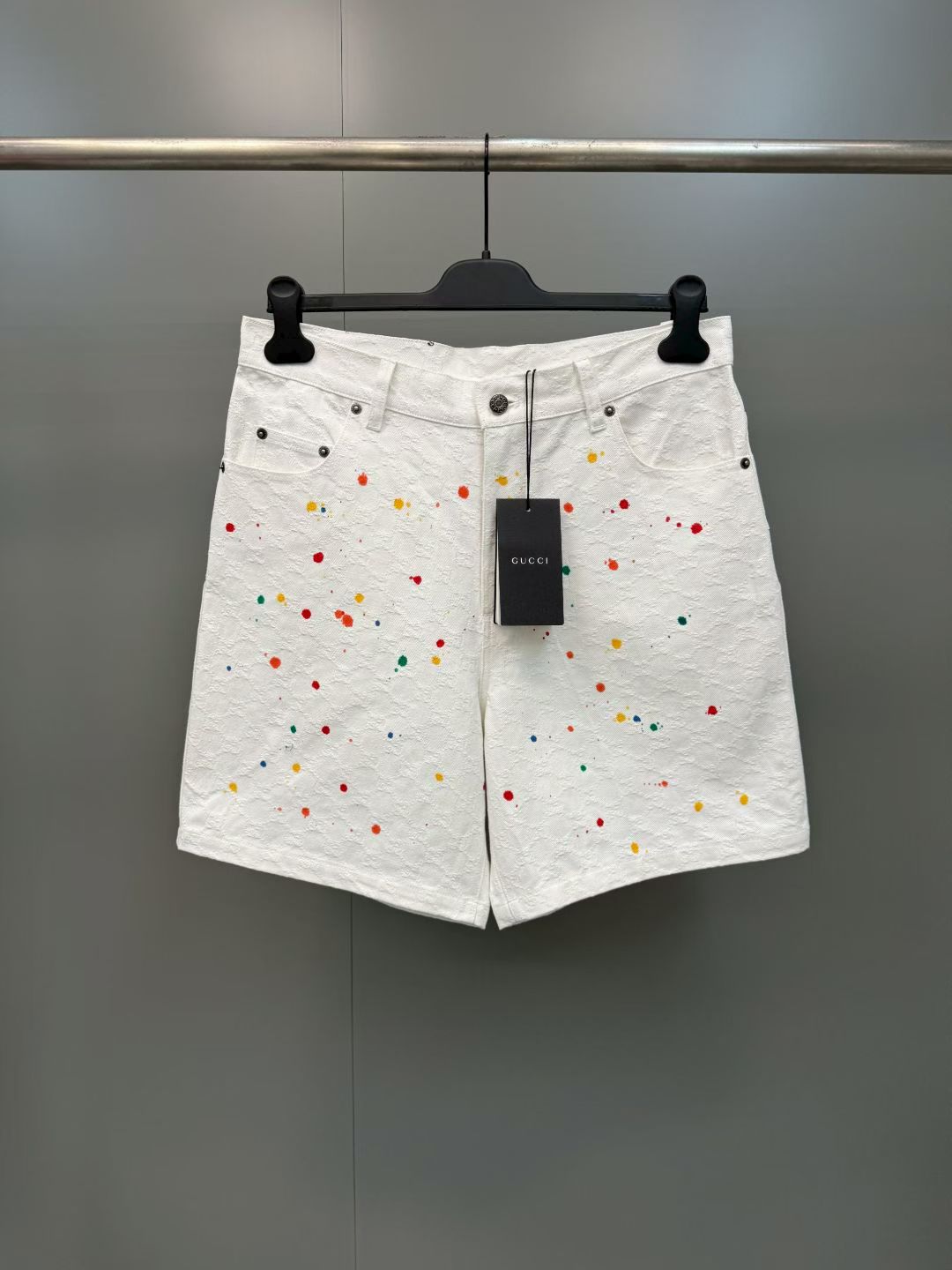 NO:867951,The new G family 26ss style comes from the La Famiglia series, interpreting the brand's design elements with distinctive personality and aesthetic attitude. These denim shorts are made of washed and certified GG cotton denim jacquard fabric. Size S.M.L.XL., Gucci - Clothing, gucci, gucci, shorts,19860909G家 26ss新款款式出自La Famiglia系列,以鲜明个性与美学态度诠释品牌设计元素.这款牛仔短裤采用水洗经认证的GG棉质丹宁提花面料呈现. 码数S.M.L.XL.,古驰-服装,gucci,gucci,shorts,,Women's clothing