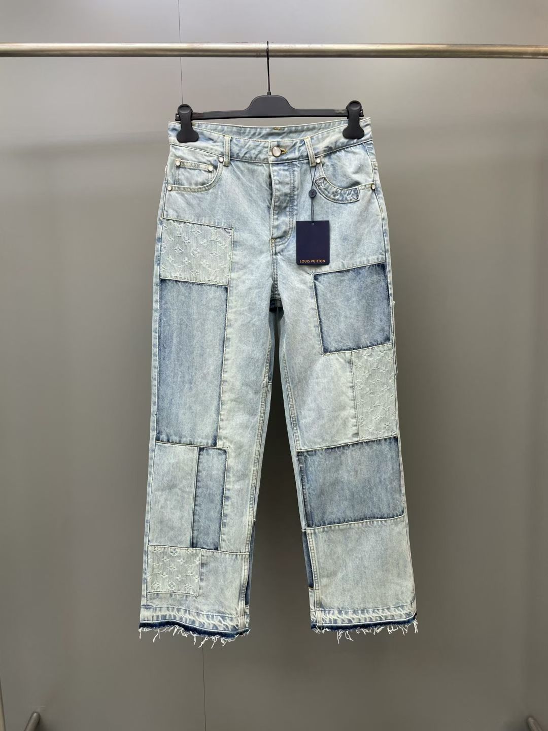NO:867893,Lujia 26ss new Monogram early autumn series retro patch button mid-waist jeans for men and women high version.,Louis Vuitton-clothing,louis vuitton,louis vuitton,louis vuitton,jeans,19860909驴家 26ss新Monogram 早秋系列 复古补丁纽扣中腰 牛仔裤 男女同 高版本.,路易威登-服装,louis vuitton,louis vuitton,louis vuitton,jeans,,Women's clothing