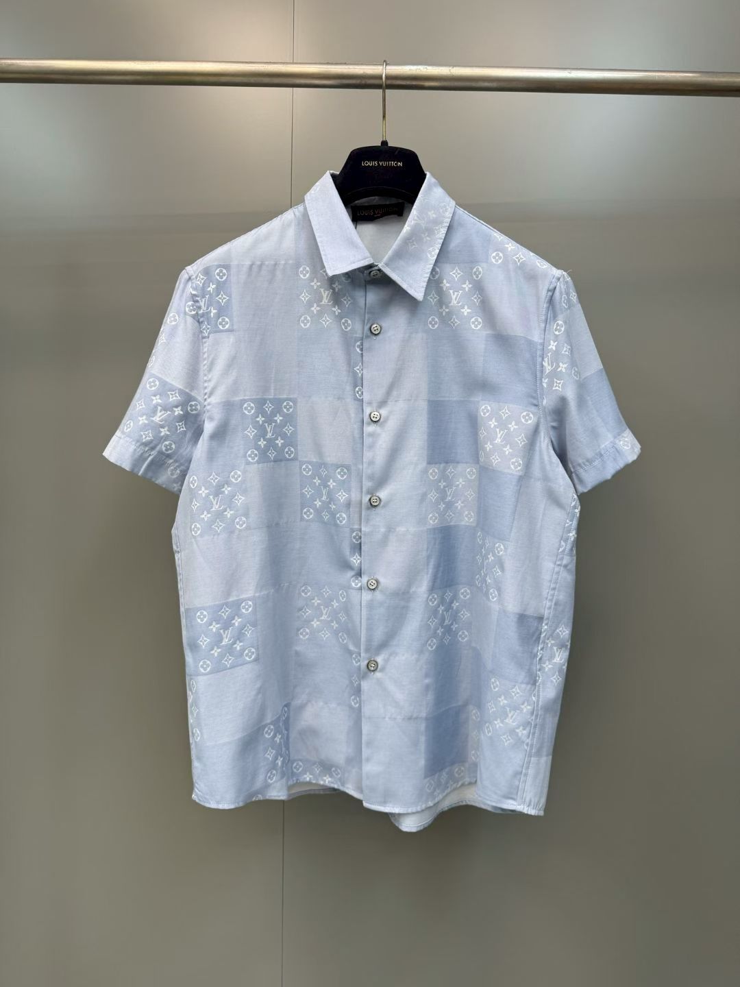 NO:873000,Lujia 26ss new early autumn series Monogram jacquard button short-sleeved shirt men's size S.M.L.XL., Louis Vuitton-clothing, louis vuitton, louis vuitton, louis vuitton, shirts, T-shirt,19860909驴家26ss新款早秋系列 Monogram提花纽扣短袖 衬衫 男款 码数S.M.L.XL.,路易威登-服装,louis vuitton,louis vuitton,louis vuitton,shirts,T-shirt,,Women's clothing
