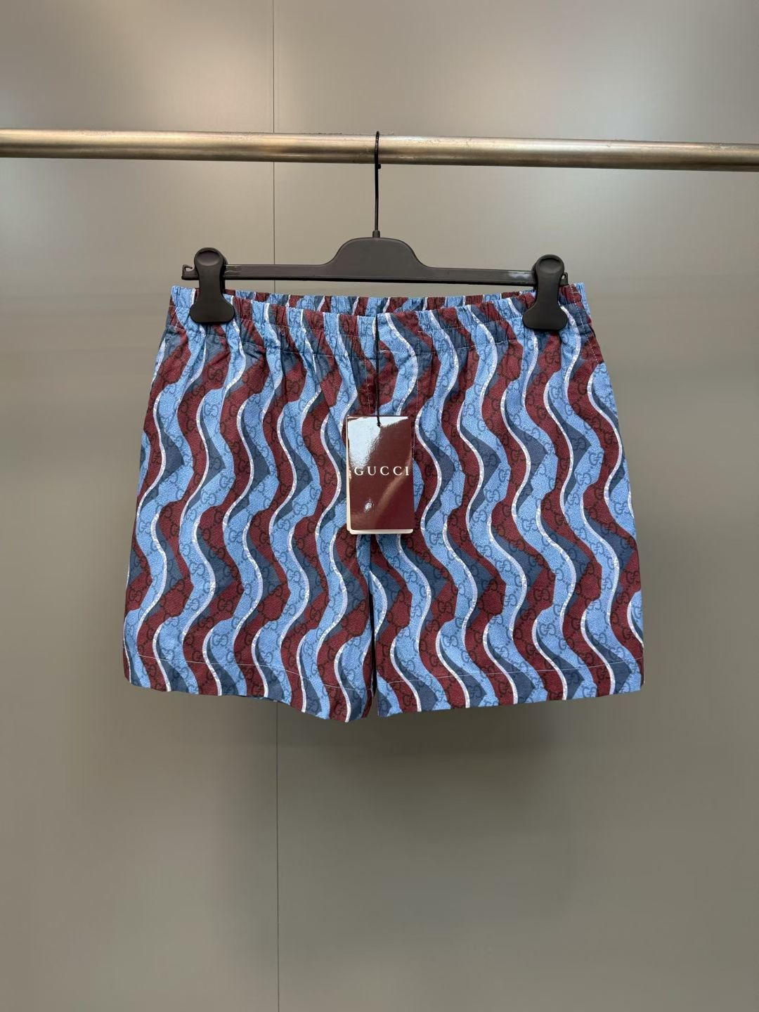 NO:872966,On G's new early spring cotton plaid shorts, this image is paired with a snake-shaped GG pattern, which is all over the pants as part of the all-over print. Size S.M.L.XL., Gucci-clothing, gucci, gucci, shorts,19860909G家 早春新款棉质格子布短裤上,该形象搭配蛇型GG图案,作为通体印花的一部分缀满裤身. 码数S.M.L.XL.,古驰-服装,gucci,gucci,shorts,,Women's clothing