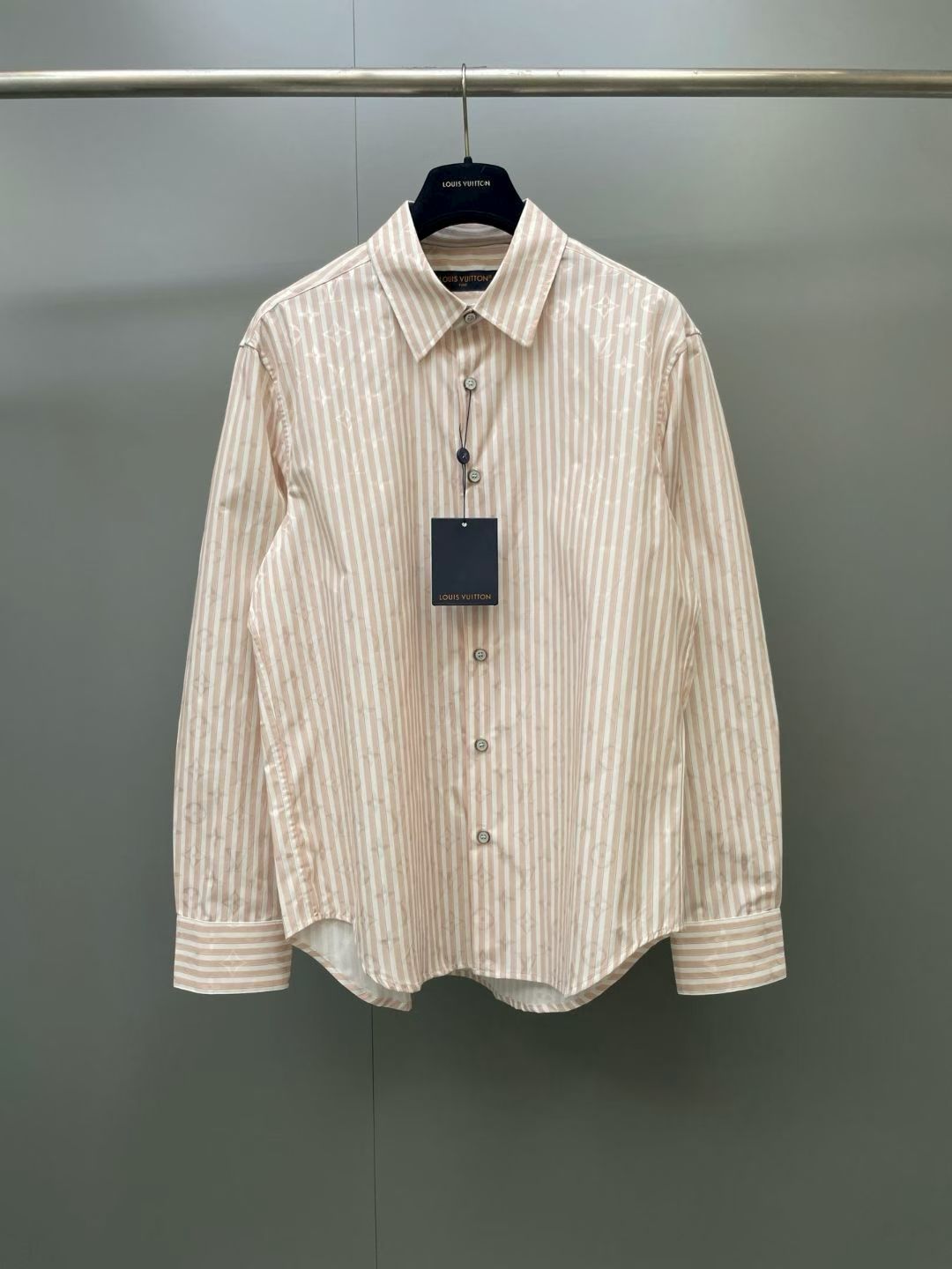 NO:883696,Lujia 26ss new Monogram early autumn series full-print logo long-sleeved wide striped shirt, same style for men and women, high version. Size S.M.L.XL., Louis Vuitton-clothing, louis vuitton, louis vuitton, louis vuitton, shirts,19860909驴家 26ss新款Monogram 早秋系列满印logo长袖宽条纹衬衫 男女同款 高版本. 码数S.M.L.XL.,路易威登-服装,louis vuitton,louis vuitton,louis vuitton,shirts,,Women's clothing