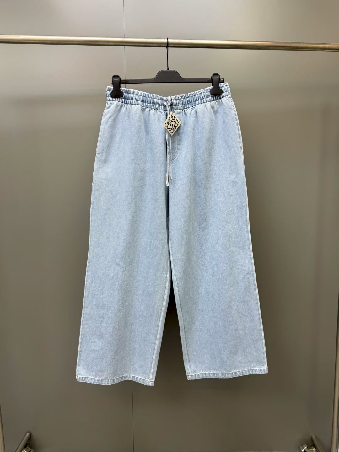 NO:886375,Loewe 26ss new elastic waistband drawstring cotton washed jeans men's high version. Size S.M.L.XL., Loewe-clothing, loewe,jeans,19860909罗意威 26ss新款松紧腰带抽绳棉质水洗 牛仔裤 男款 高版本. 码数S.M.L.XL.,罗意威-服装,loewe,jeans,,Women's clothing
