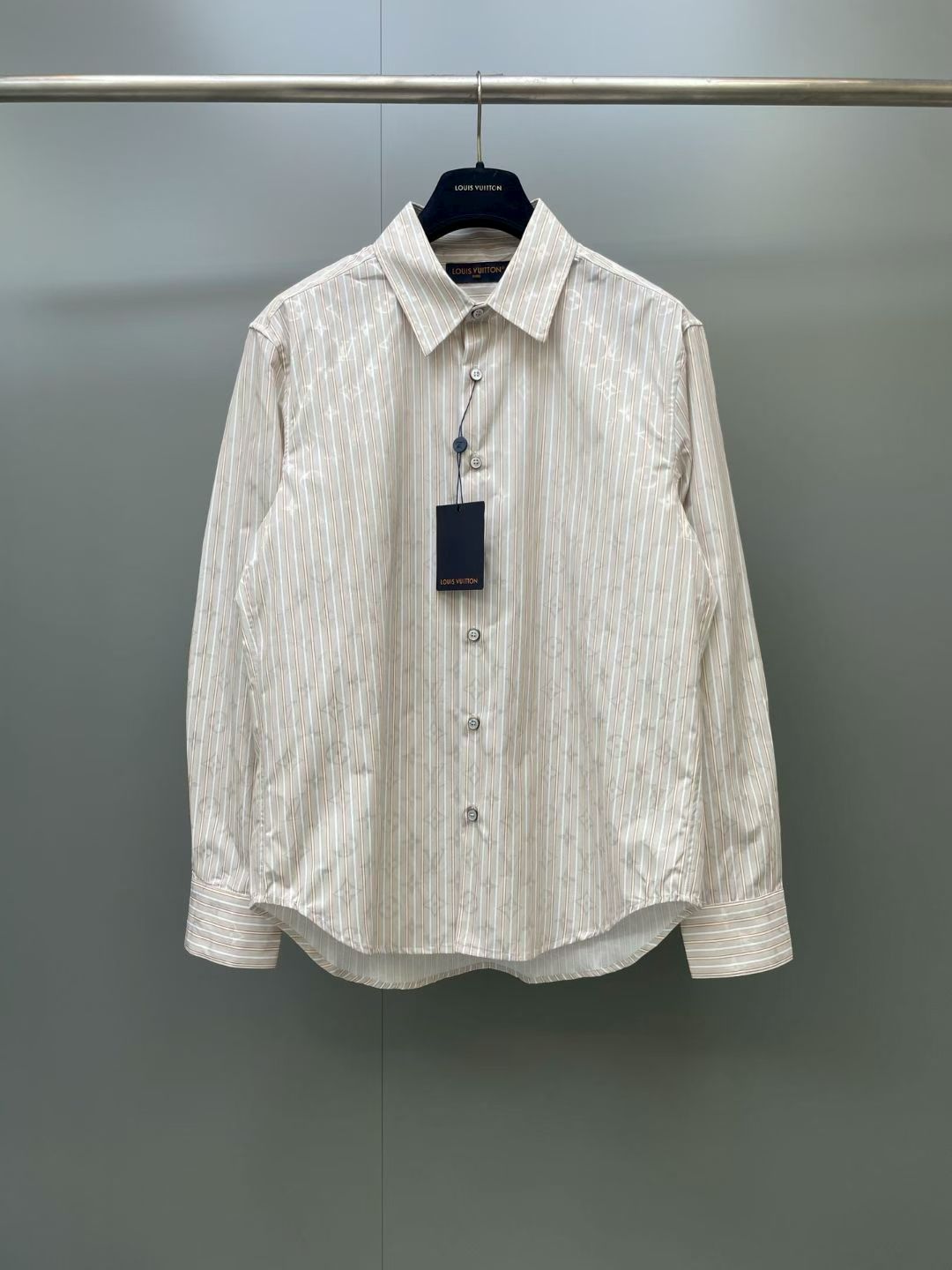 NO:883708,Lujia 26ss new Monogram early autumn series full-print logo long-sleeved shirt, same style for men and women, high version. Size S.M.L.XL., Louis Vuitton-clothing, louis vuitton, louis vuitton, louis vuitton, shirts,19860909驴家 26ss新款Monogram 早秋系列满印logo长袖衬衫 男女同款 高版本. 码数S.M.L.XL.,路易威登-服装,louis vuitton,louis vuitton,louis vuitton,shirts,,Women's clothing