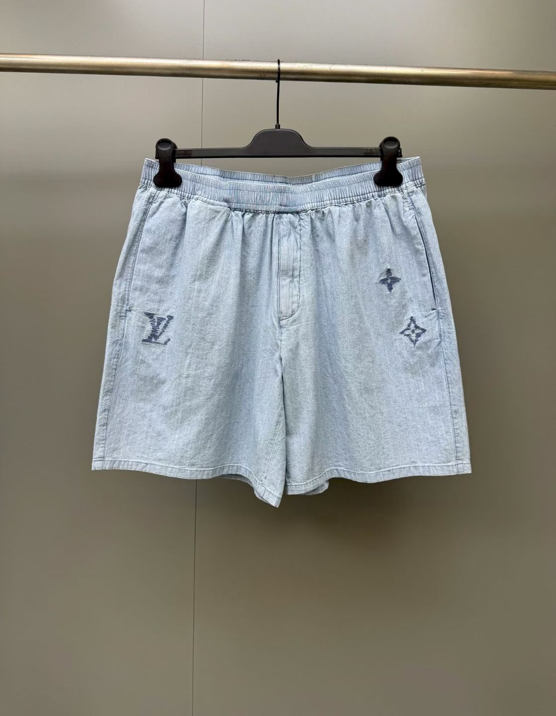 NO:883721,Lujia 26ss new Monogram brand logo elastic waist casual shorts men's high version. Size S.M.L.XL., Louis Vuitton-clothing, louis vuitton, louis vuitton, louis vuitton, shorts,19860909驴家 26ss新款Monogram 品牌Logo松紧腰 休闲短裤 男款 高版本. 码数S.M.L.XL.,路易威登-服装,louis vuitton,louis vuitton,louis vuitton,shorts,,Women's clothing