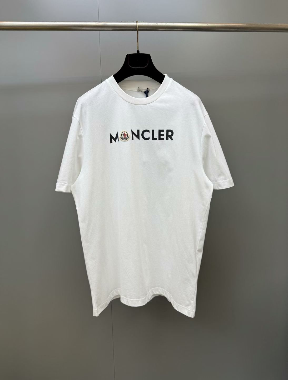 NO:888785,Mengkou 26ss new letter pullover short-sleeved round neck T-shirt, same style for men and women, high version. Size S.M.L.XL., Mengkou-clothing, Moncler, T-shirt, tees, t-shirt,19860909蒙口 26ss新款字母套头短袖圆领 T恤 男女同款 高版本. 码数S.M.L.XL.,蒙口-服装,Moncler,T-shirt,tees，t-shirt,,Women's clothing
