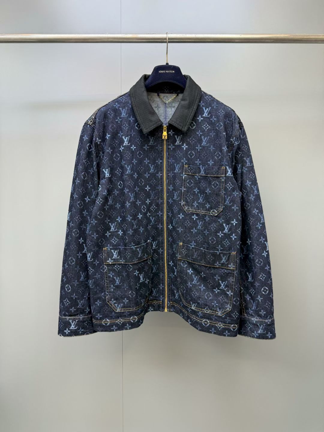 NO:892633,Lujia 26ss new spring series embroidered long-sleeved shirt-style denim jacket, same style for men and women, high version. Size S.M.L.19860909驴家 26ss新款春季系列 刺绣长袖衬衫式牛仔外套夹克 男女同款 高版本. 码数S.M.L.XL.,路易威登-服装,louis vuitton,louis vuitton,louis vuitton,jackets & coats,jackets & coats,shirts,,Women's clothing