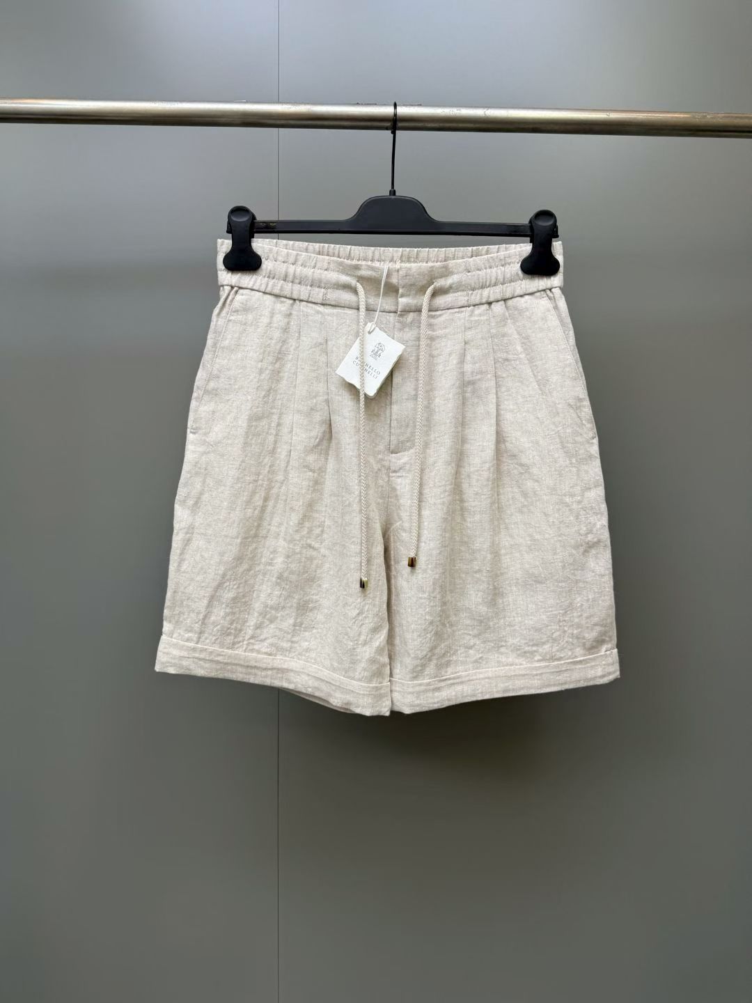 NO:897567,New BC spring and summer new style straight linen Bermuda shorts, zipper placket with metal hooks and drawstrings, 'American style' front pockets, double pleats, piping back pockets, top hem cuffs, fabric: linen, SIZE: M L XL XXL, men's clothing, shorts,19860909新品BC春夏新款直筒亚麻百慕大短裤,拉链开襟搭配金属挂钩和拉绳 “美式'前口袋 双褶 滚边后口袋 顶部 折边裤口 面料:亚麻 SIZE:M L XL XXL,男装,shorts,,Women's clothing